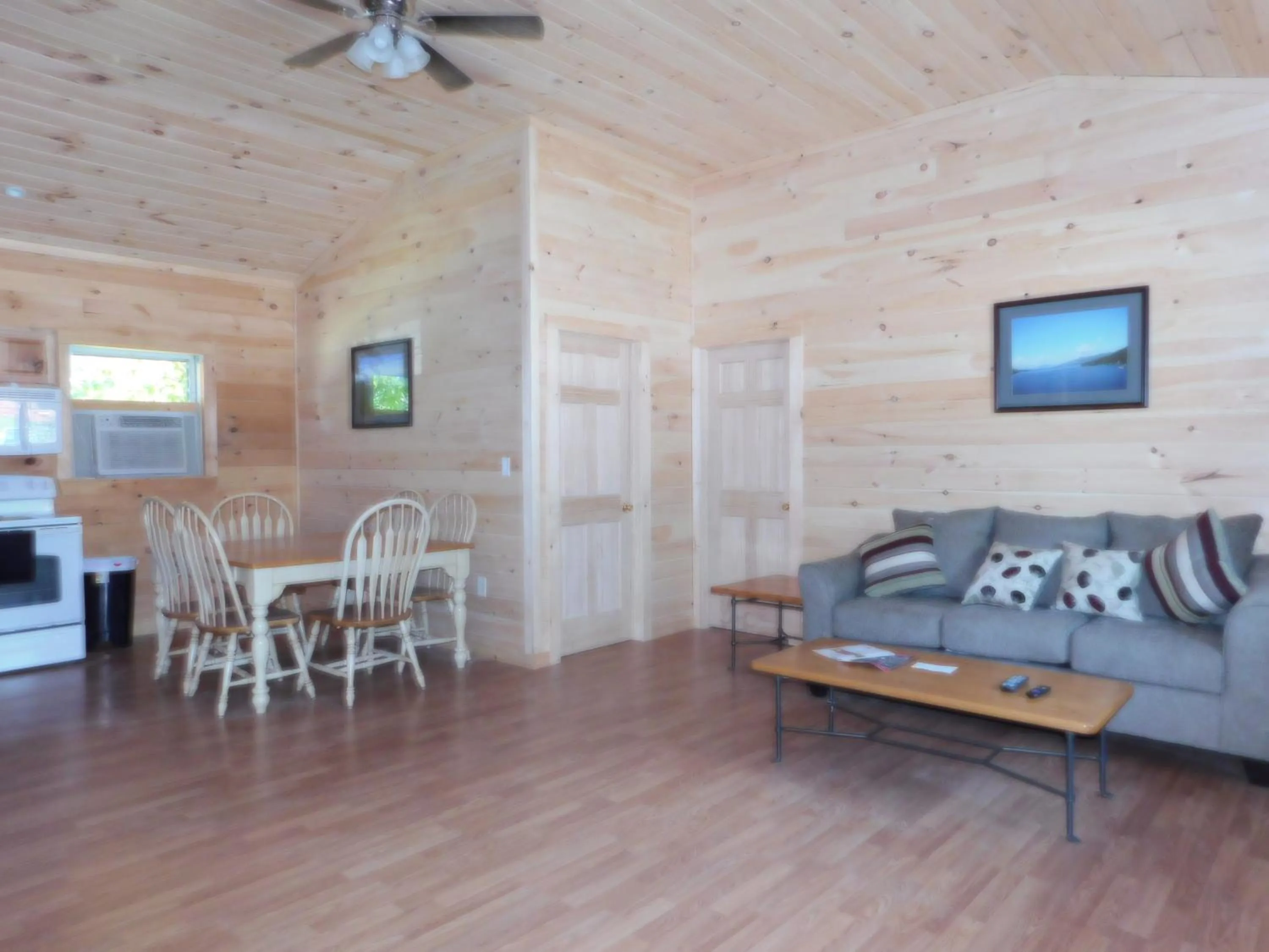 Living room in Olympian Resort Motel