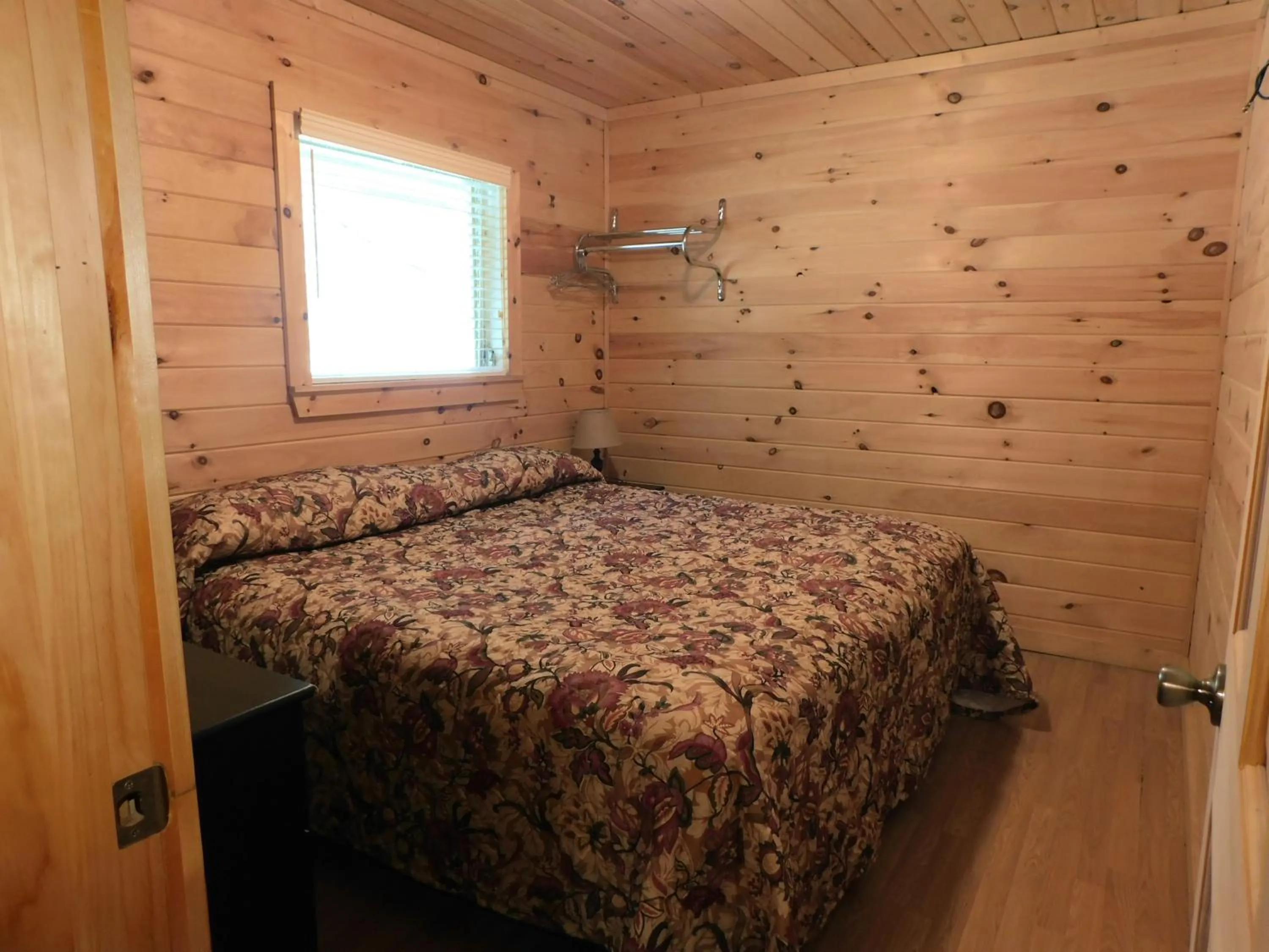 Bedroom, Bed in Olympian Resort Motel