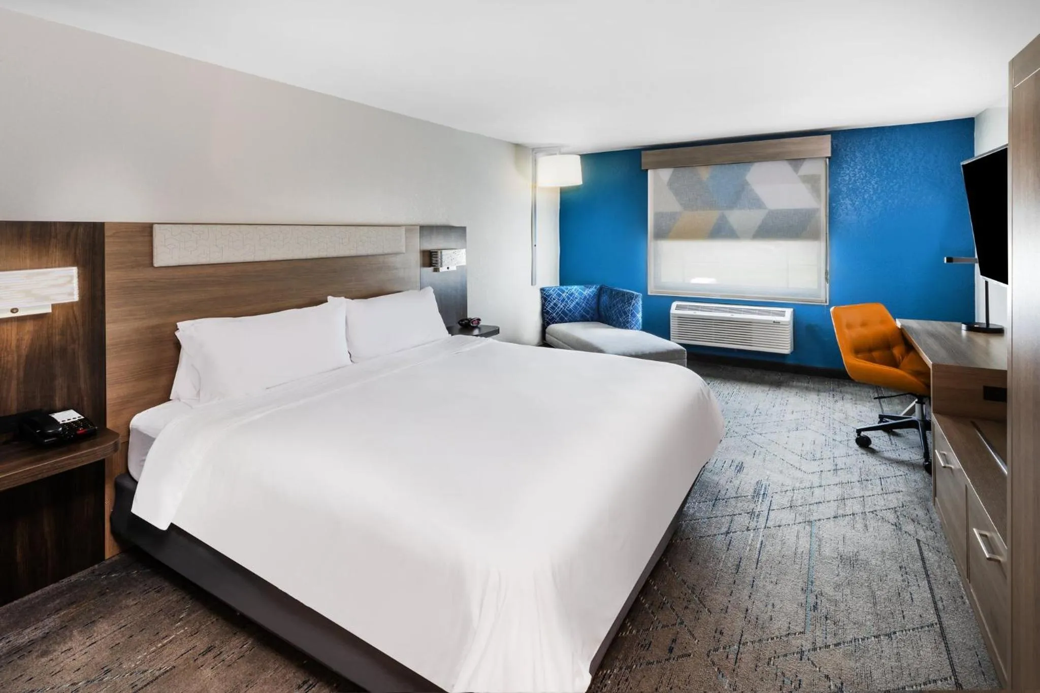 Photo of the whole room, Bed in Holiday Inn Express Harvey-Marrero by IHG
