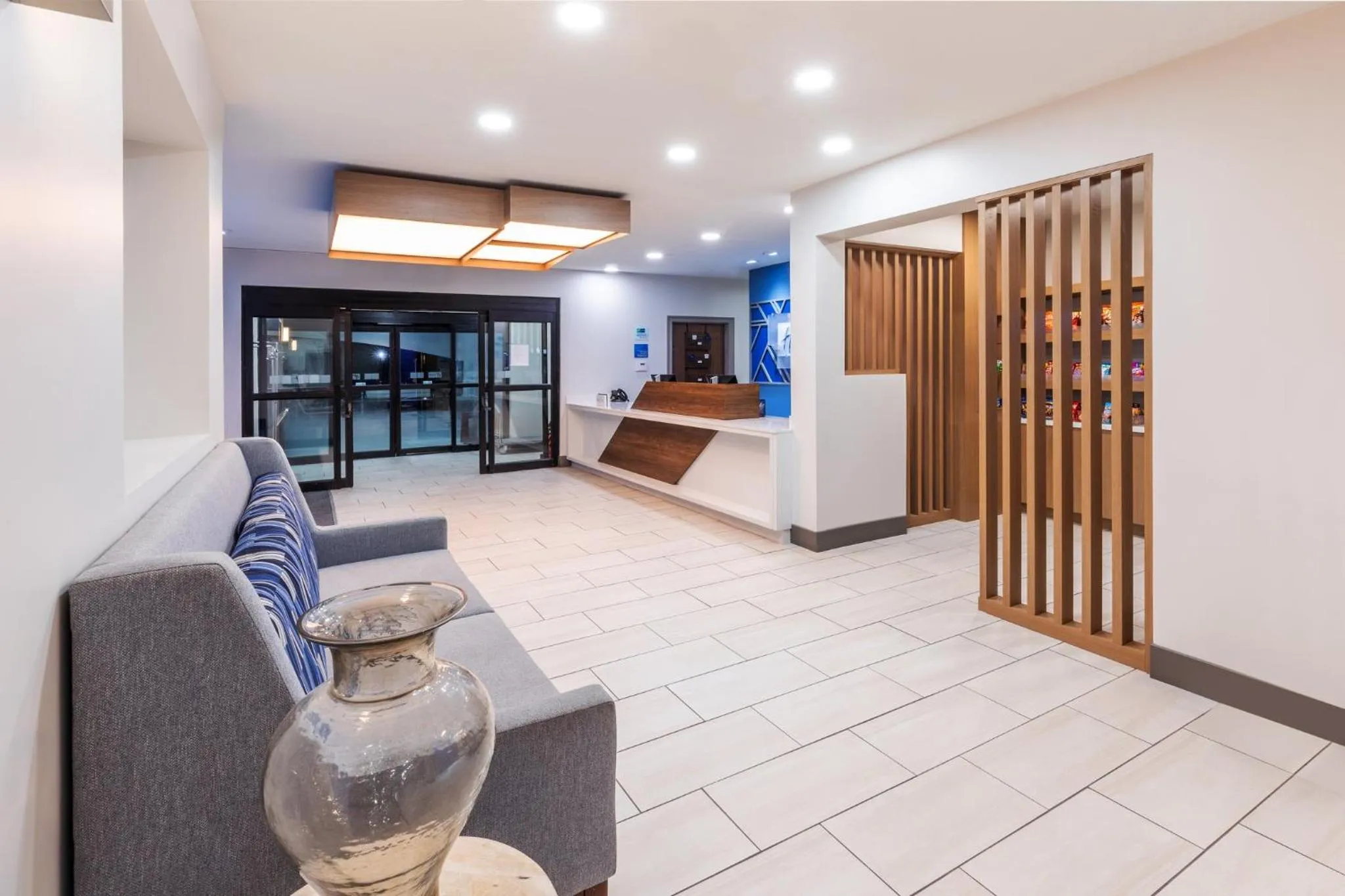 Property building in Holiday Inn Express Harvey-Marrero by IHG