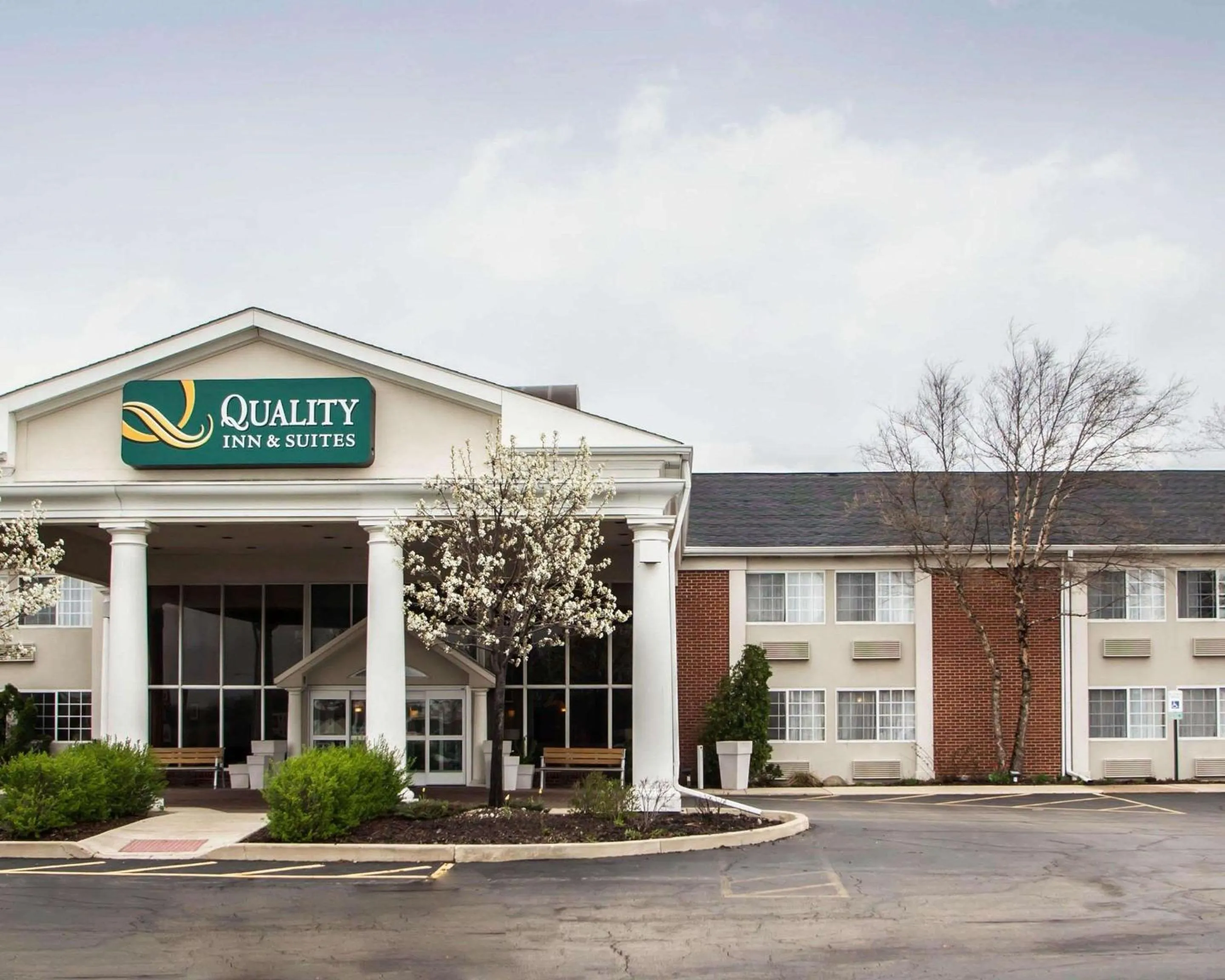 Property building in Quality Inn & Suites St Charles -West Chicago