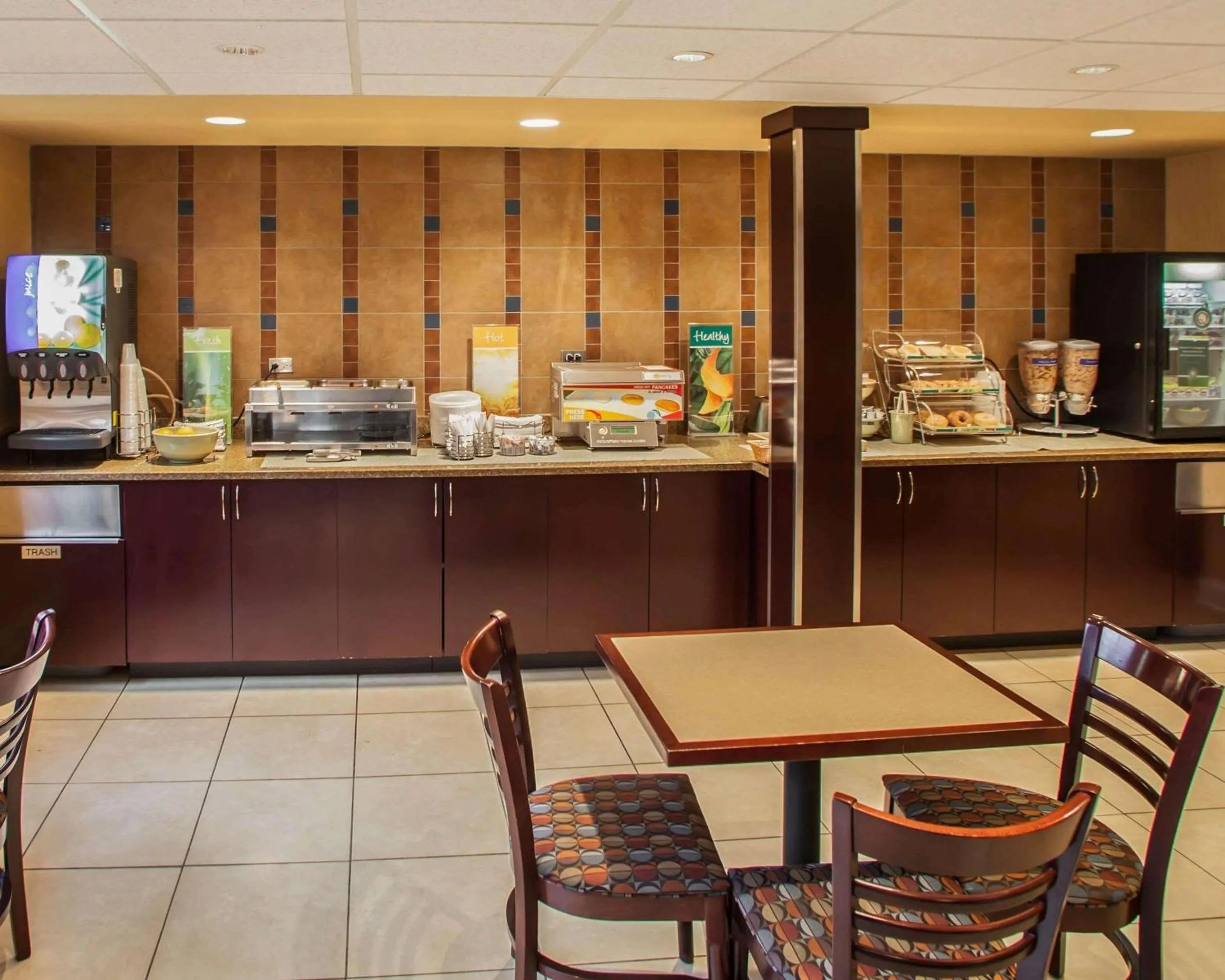Restaurant/places to eat in Quality Inn & Suites St Charles -West Chicago