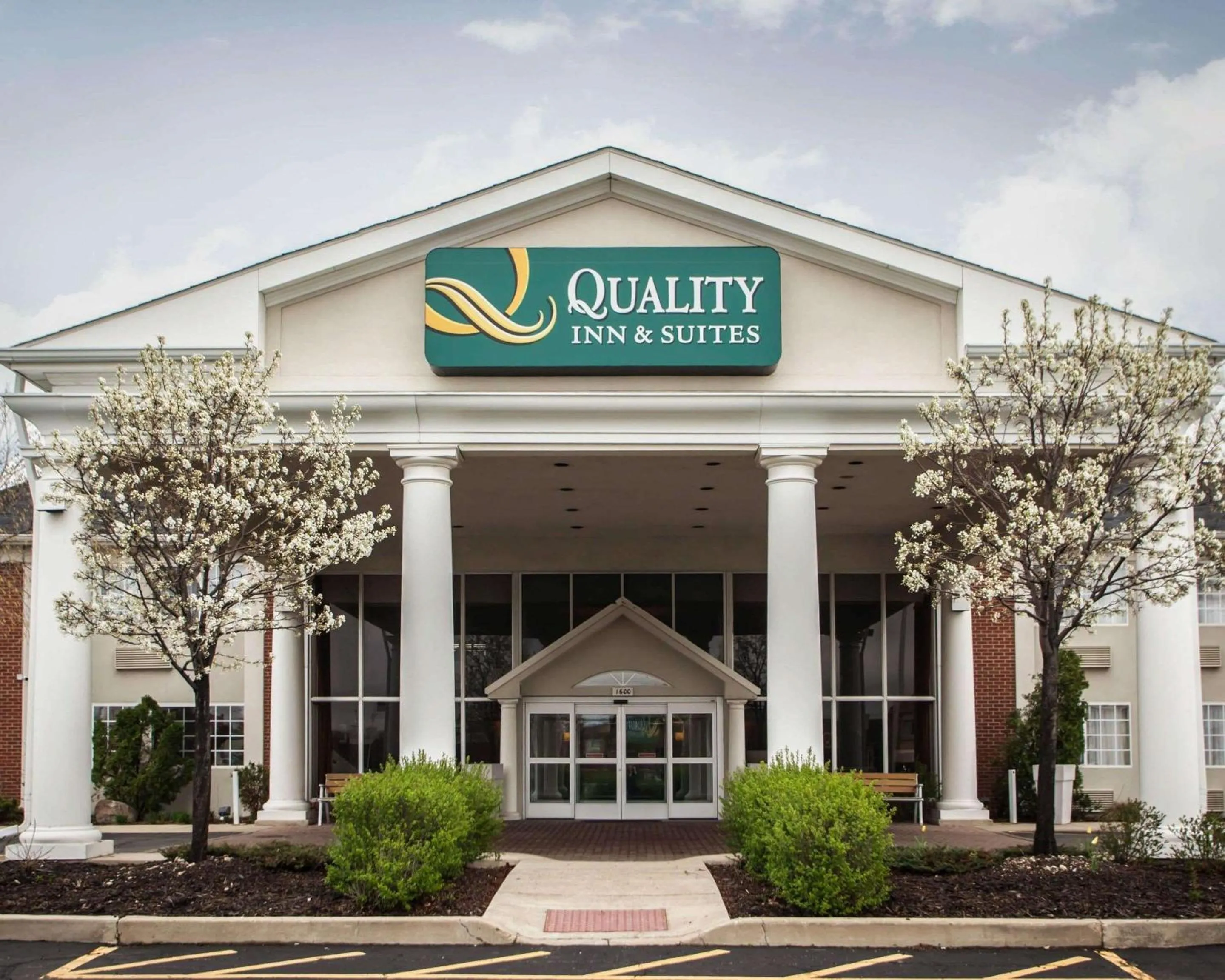 Property building in Quality Inn & Suites St Charles -West Chicago