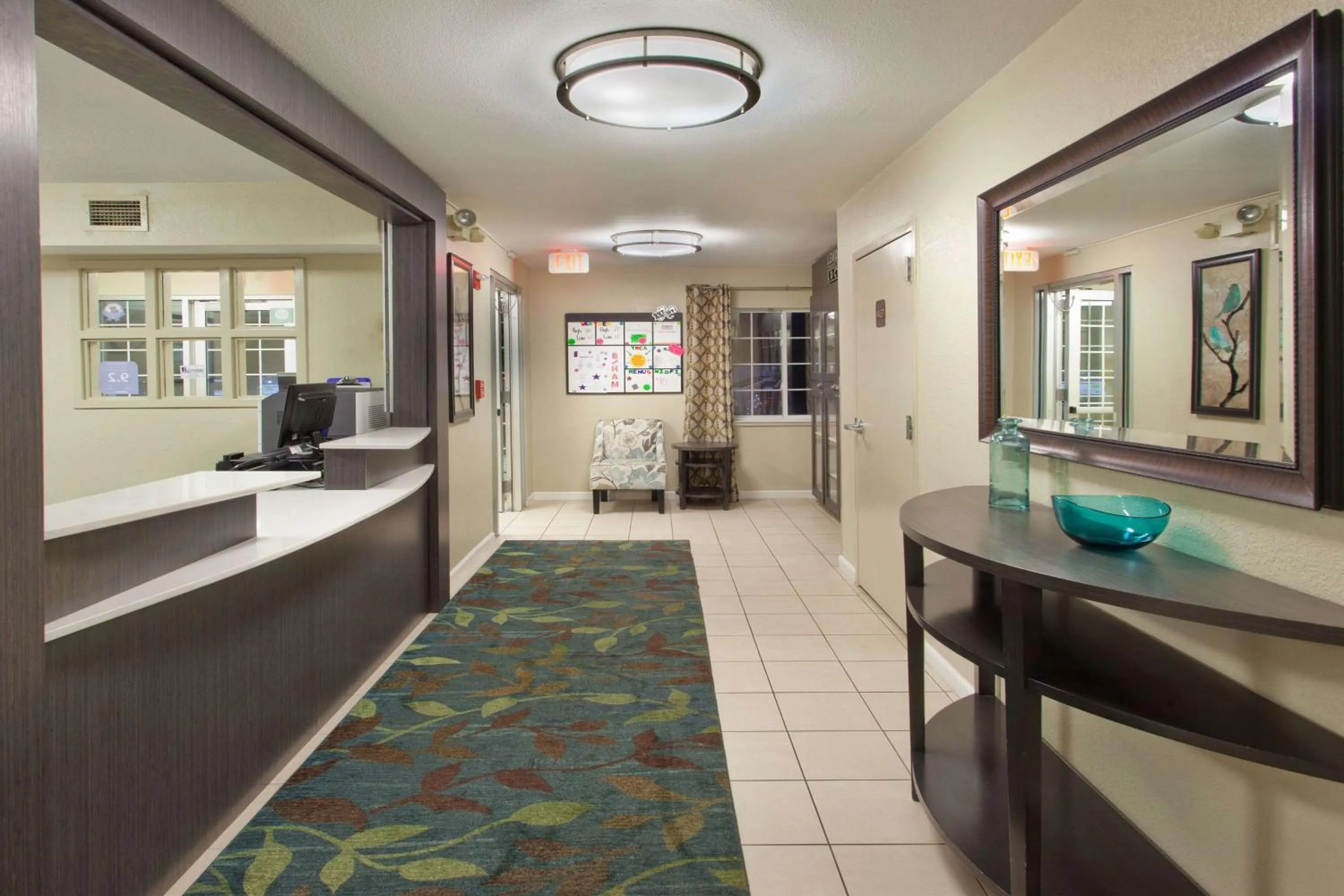 Lobby or reception in Sonesta Simply Suites Phoenix Tempe