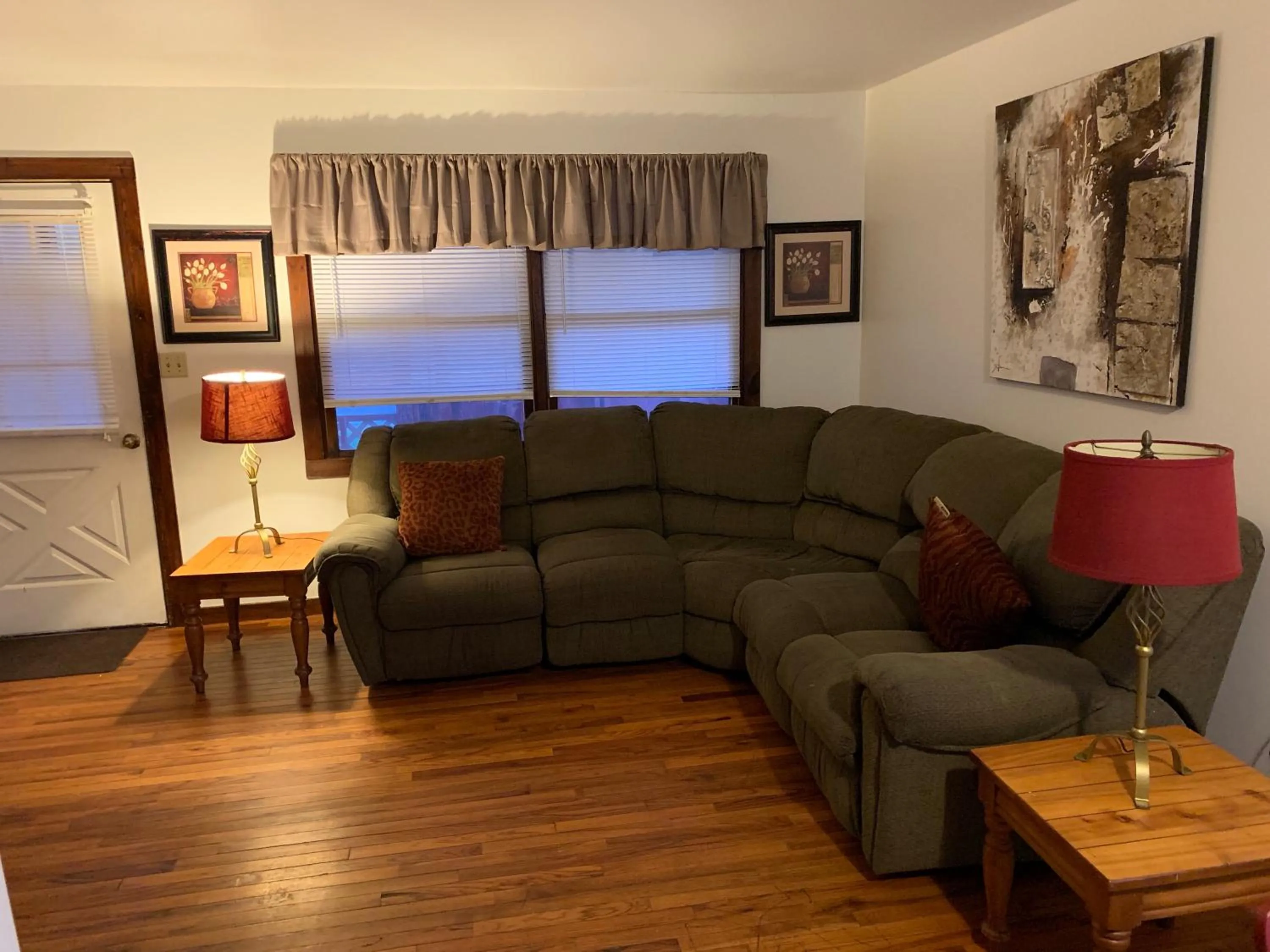 Living room in Echo Valley Cottages