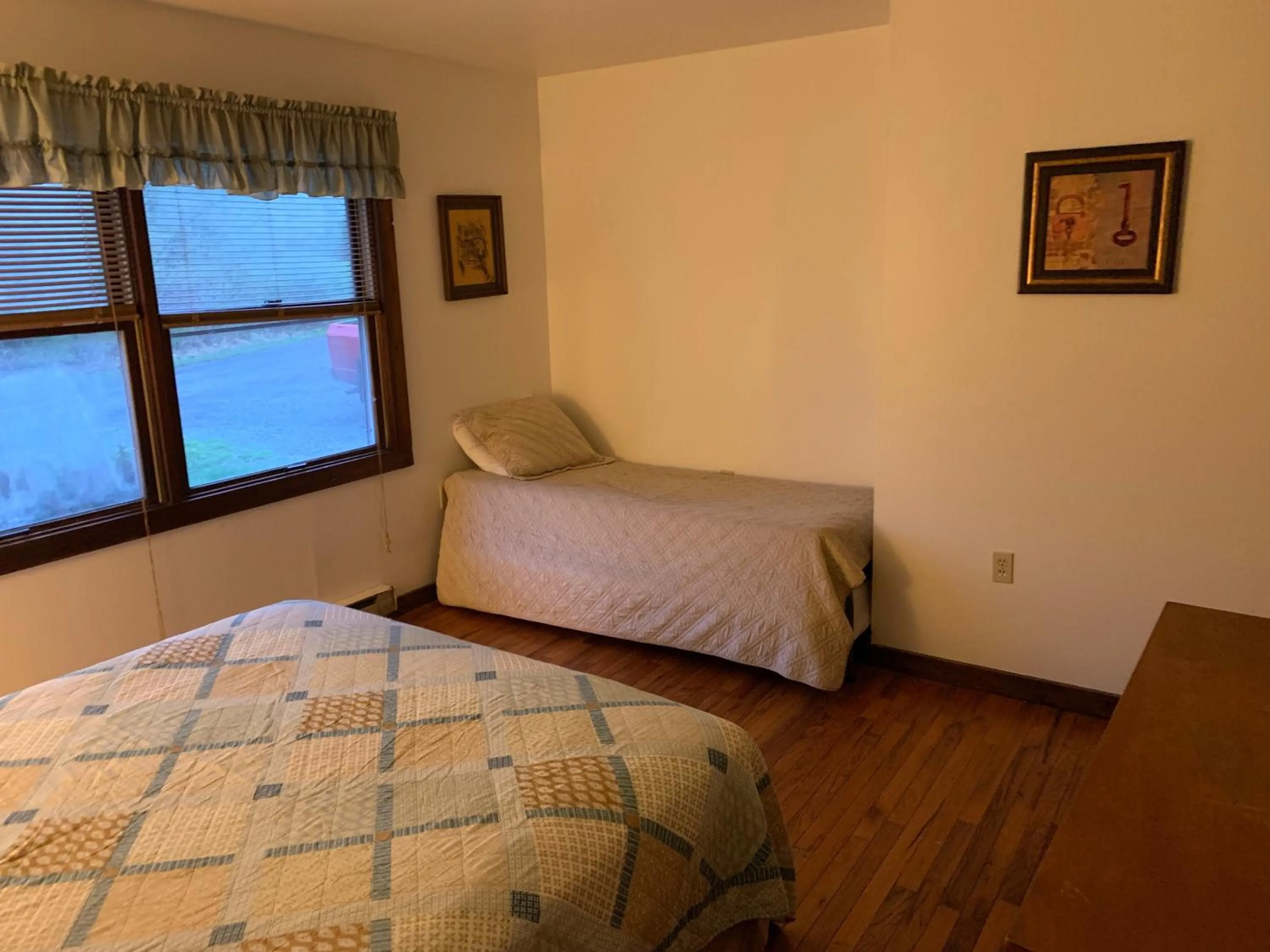Bedroom, Bed in Echo Valley Cottages