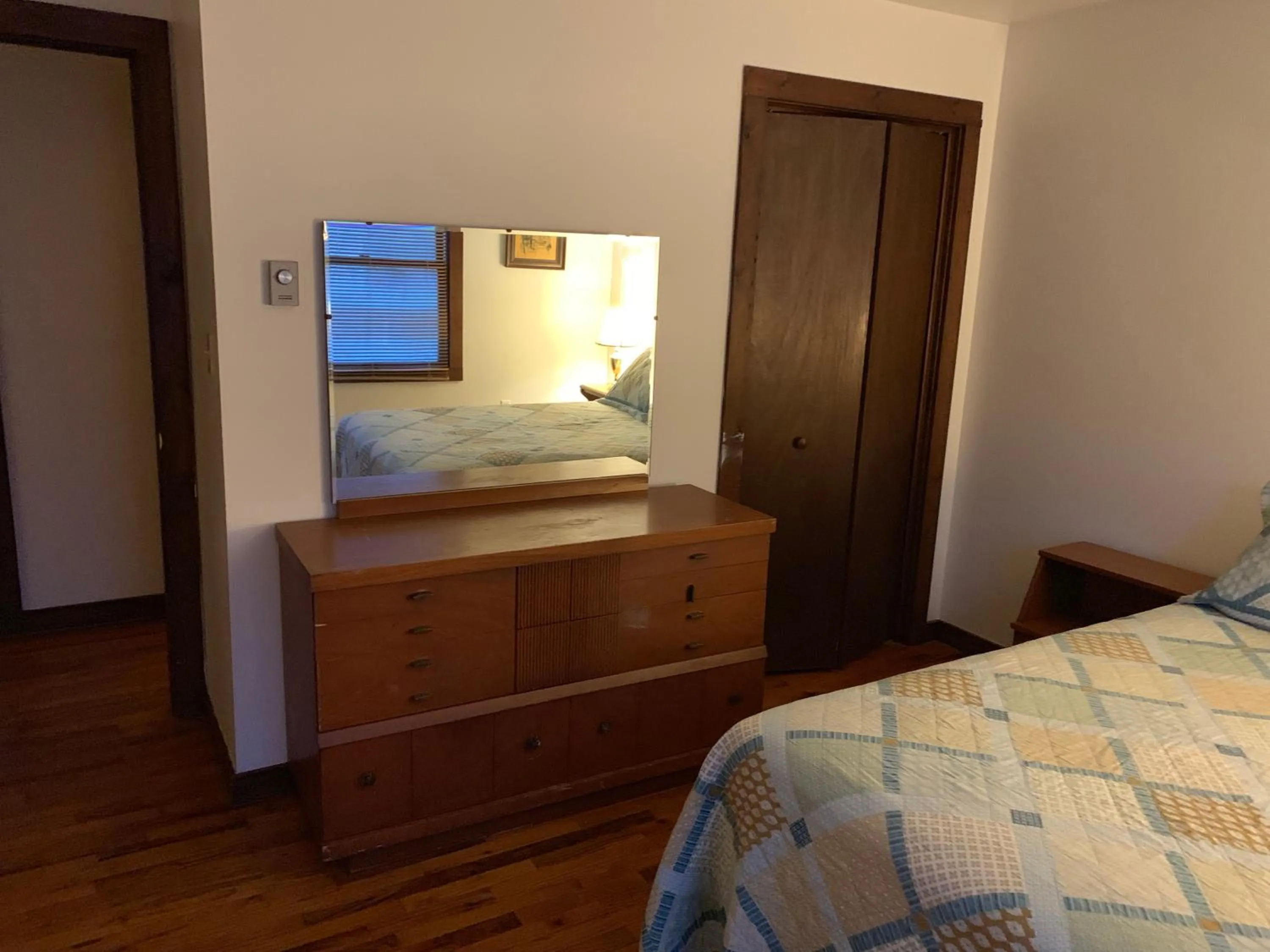 hair dresser, Bed in Echo Valley Cottages
