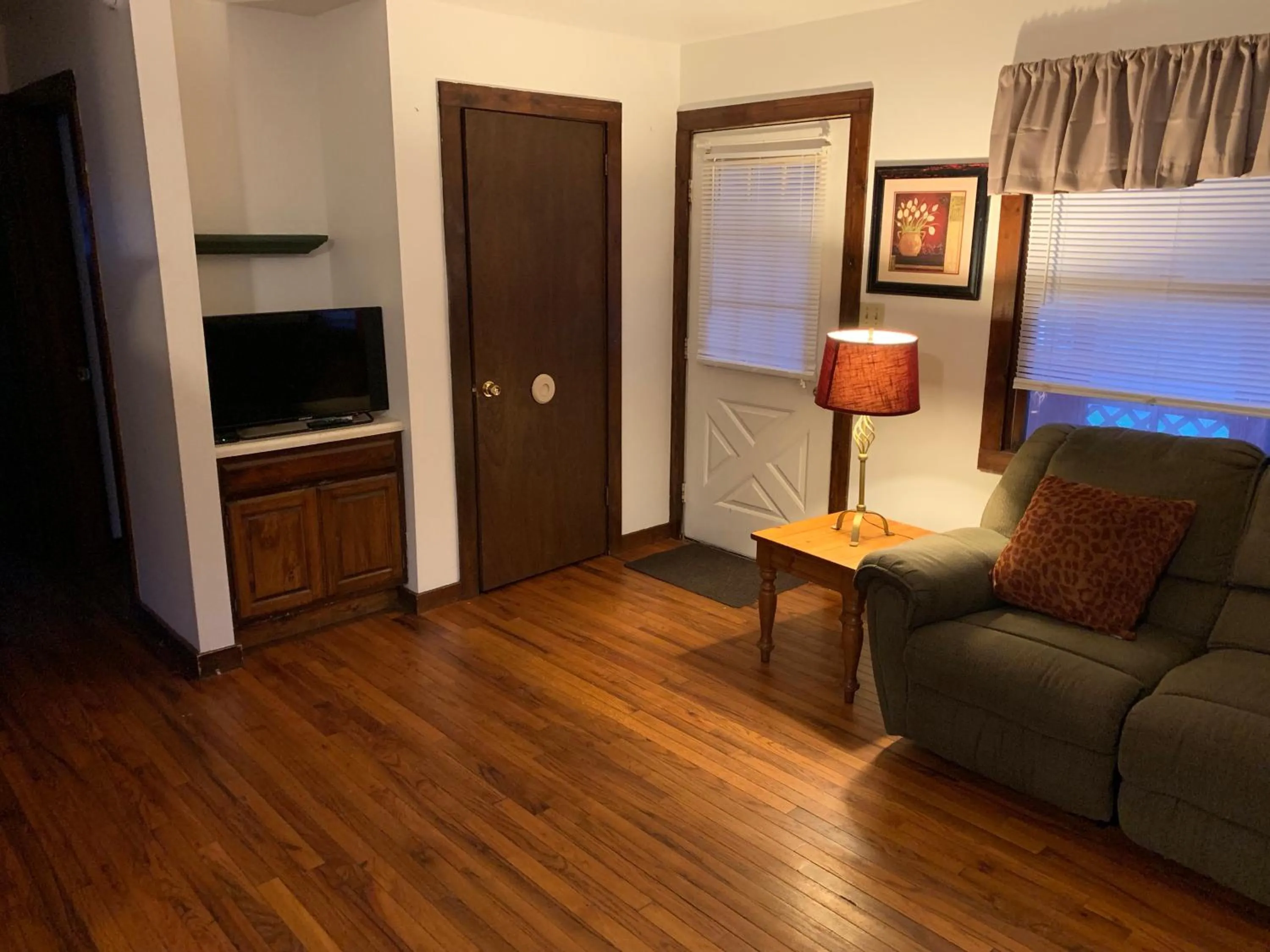 Communal lounge/ TV room in Echo Valley Cottages