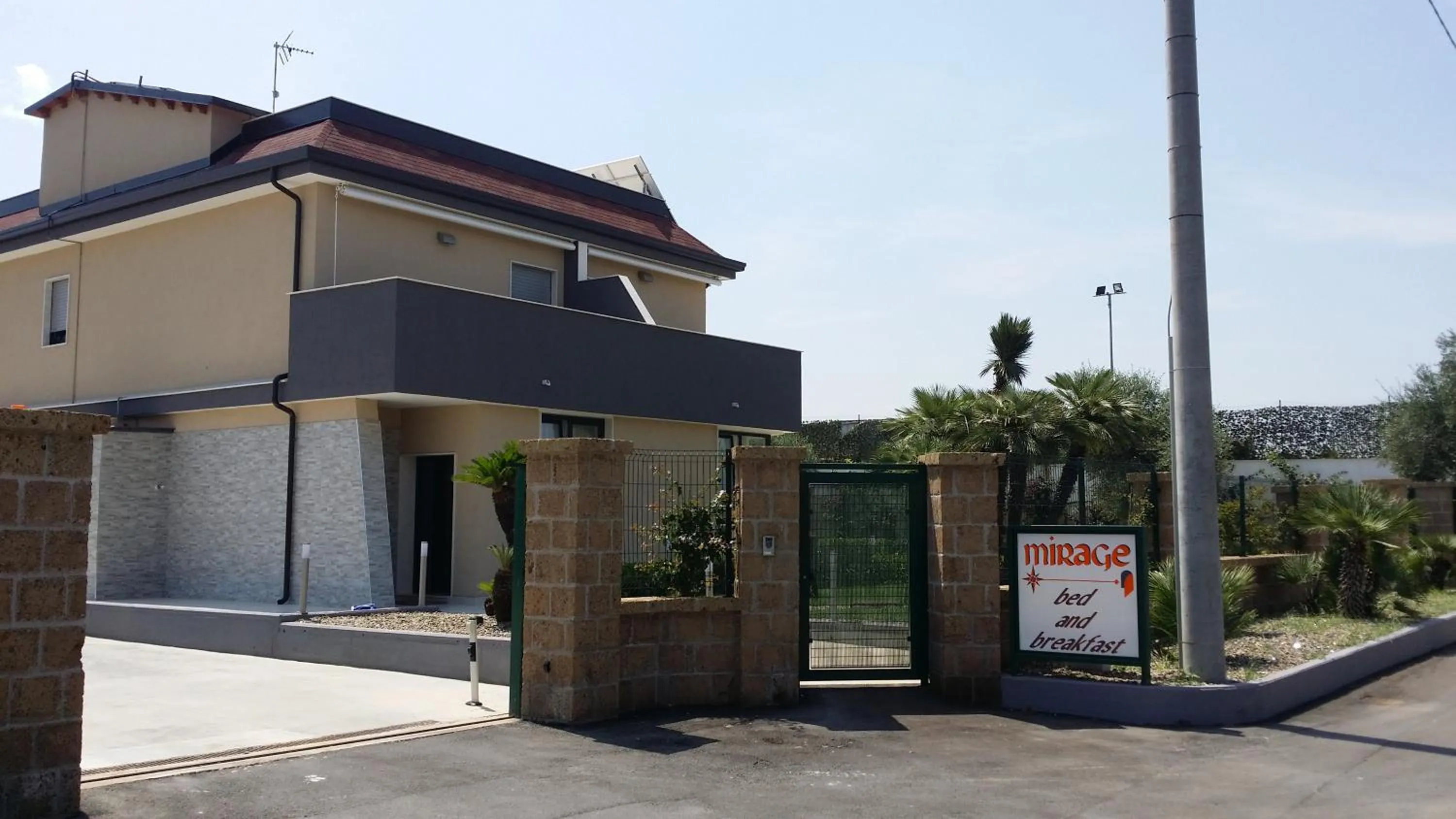 Facade/entrance in B&B MIRAGE