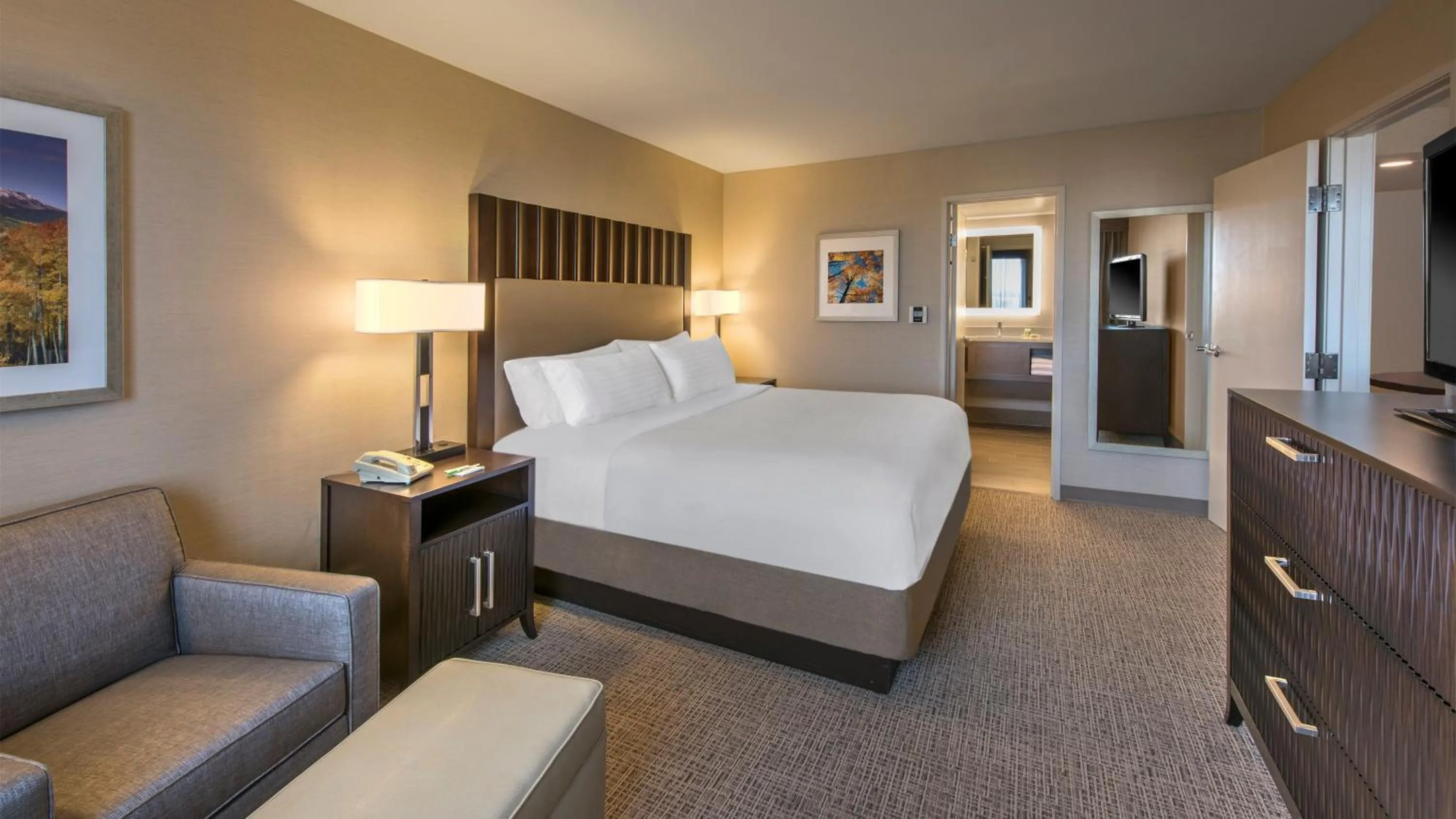 Photo of the whole room, Bed in Holiday Inn Denver Lakewood by IHG