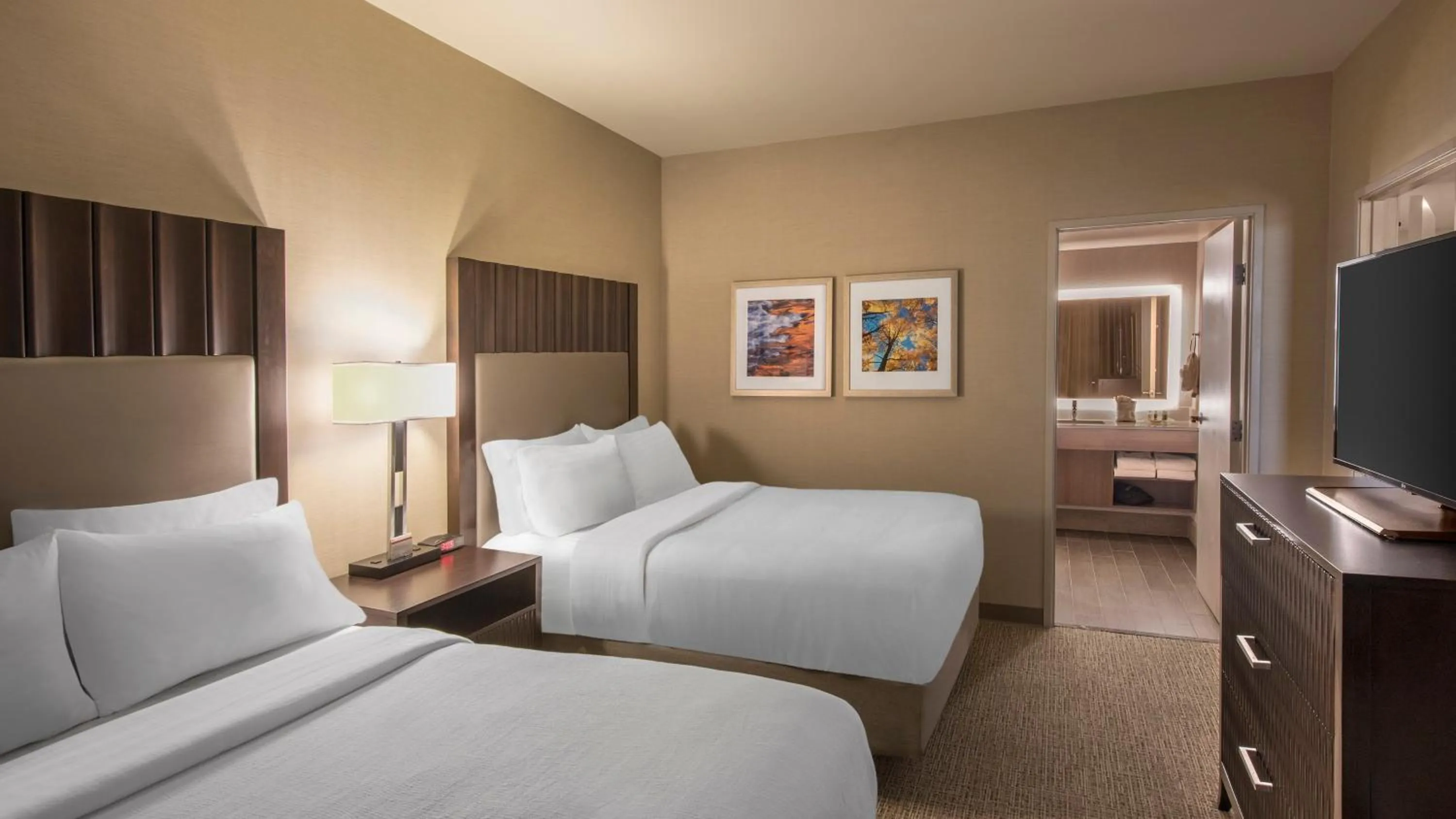 Photo of the whole room, Bed in Holiday Inn Denver Lakewood by IHG