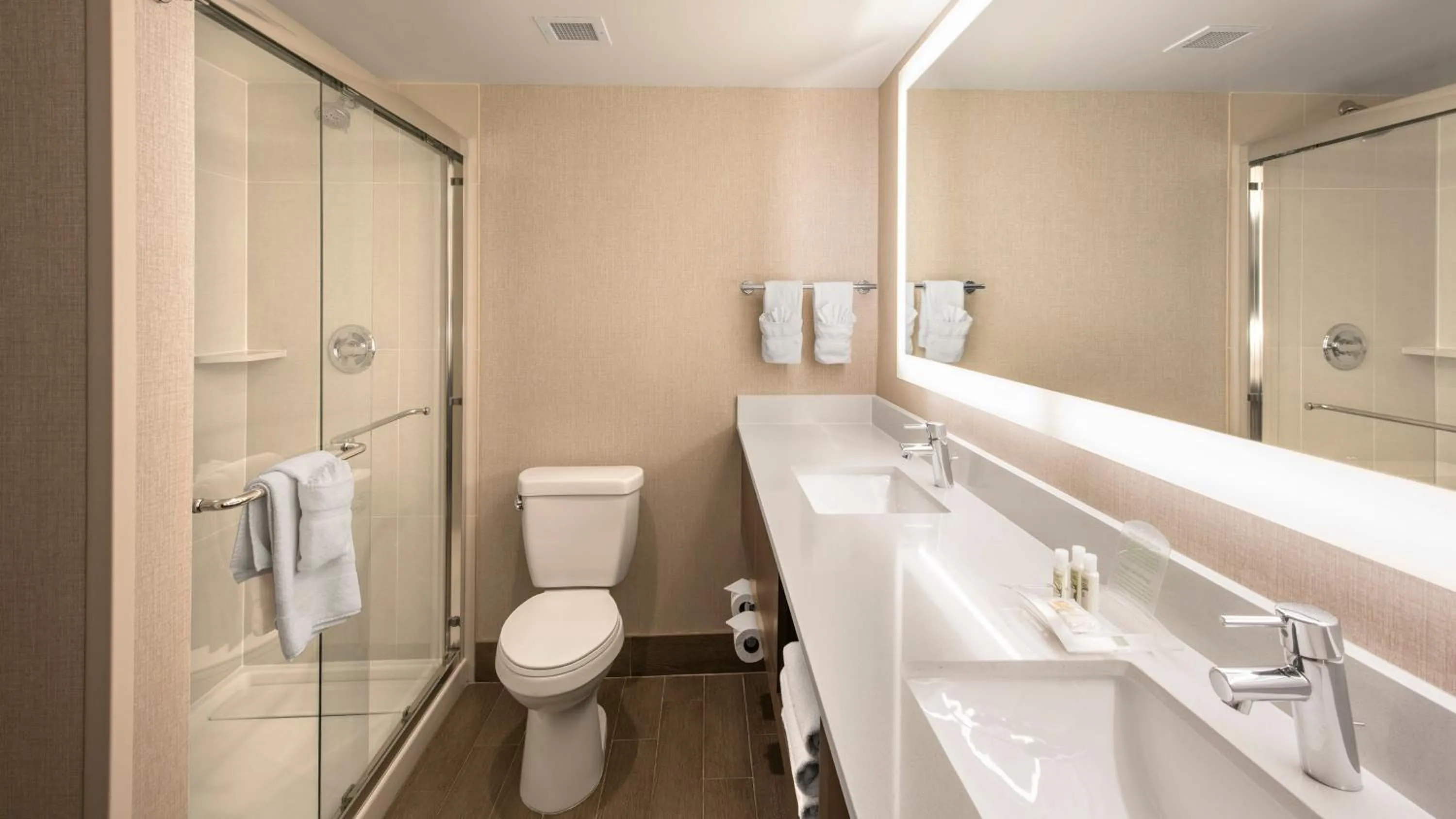 Photo of the whole room in Holiday Inn Denver Lakewood by IHG