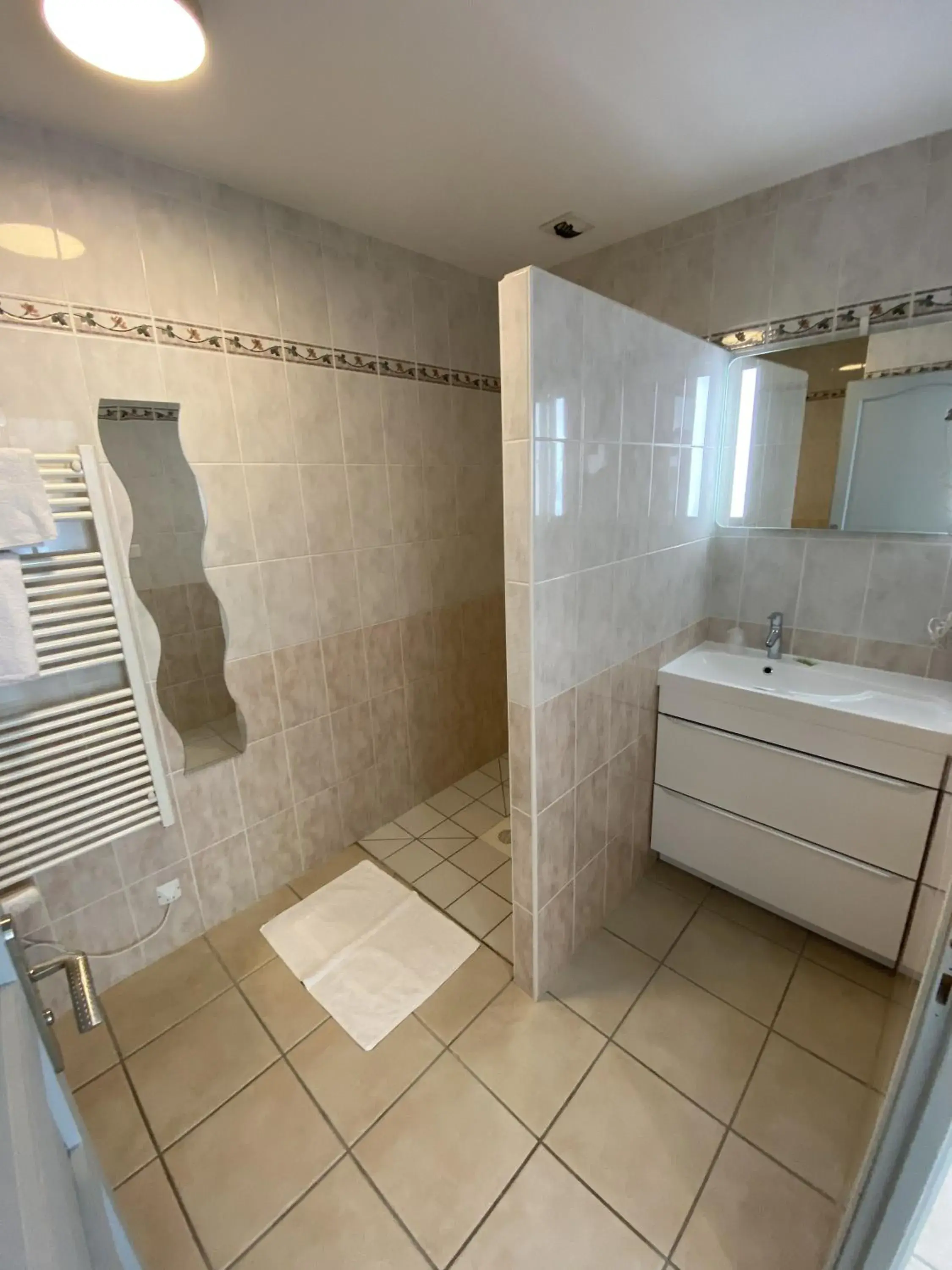 Standard Double Room in Logis Hôtel L'Oliveraie Standard Double Room in Logis Hôtel L'Oliveraie