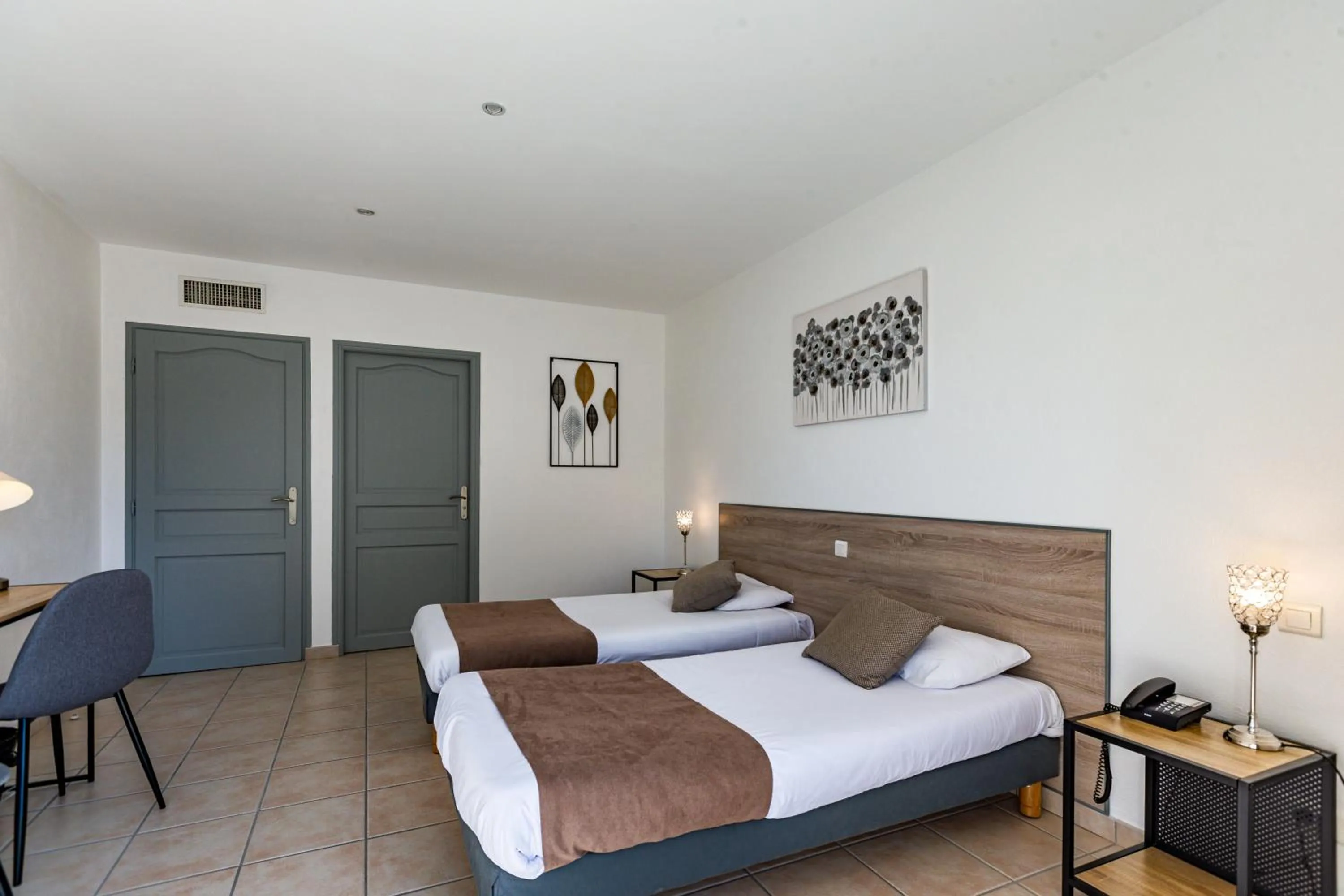 Bed in Logis Hôtel L'Oliveraie