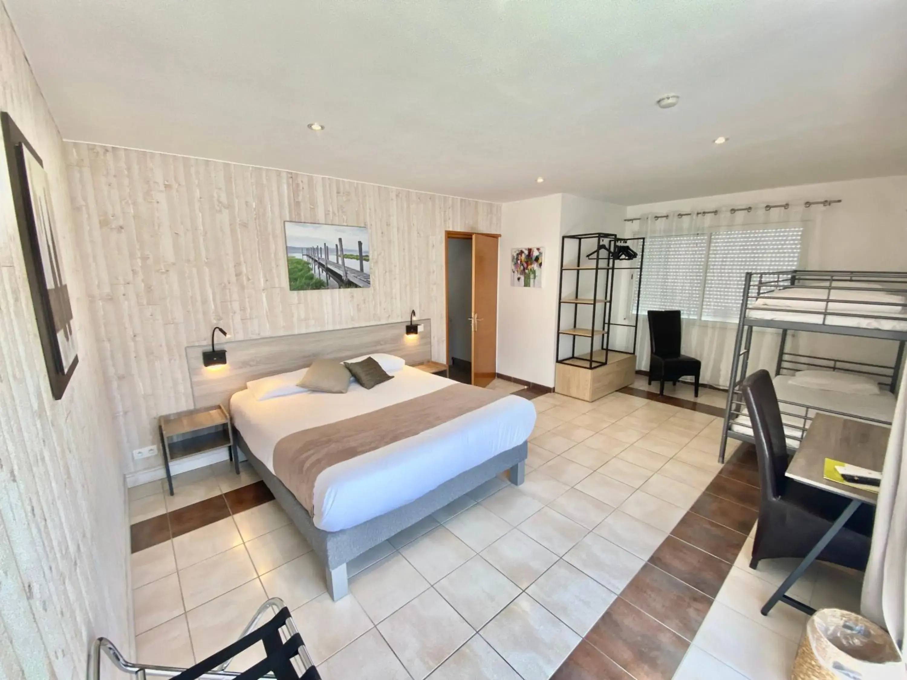 Quadruple Room in Logis Hôtel L'Oliveraie Quadruple Room in Logis Hôtel L'Oliveraie