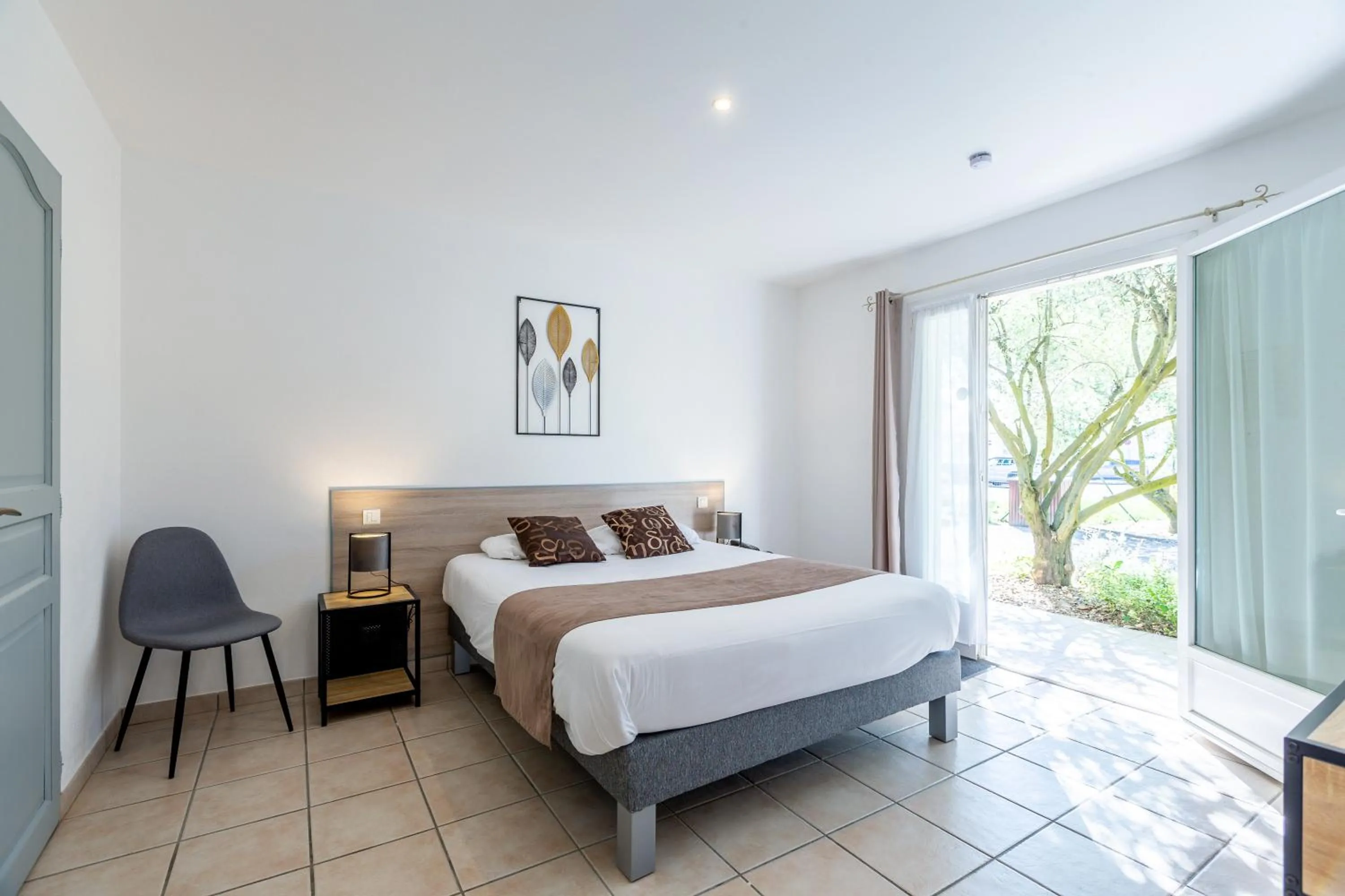 Bed in Logis Hôtel L'Oliveraie