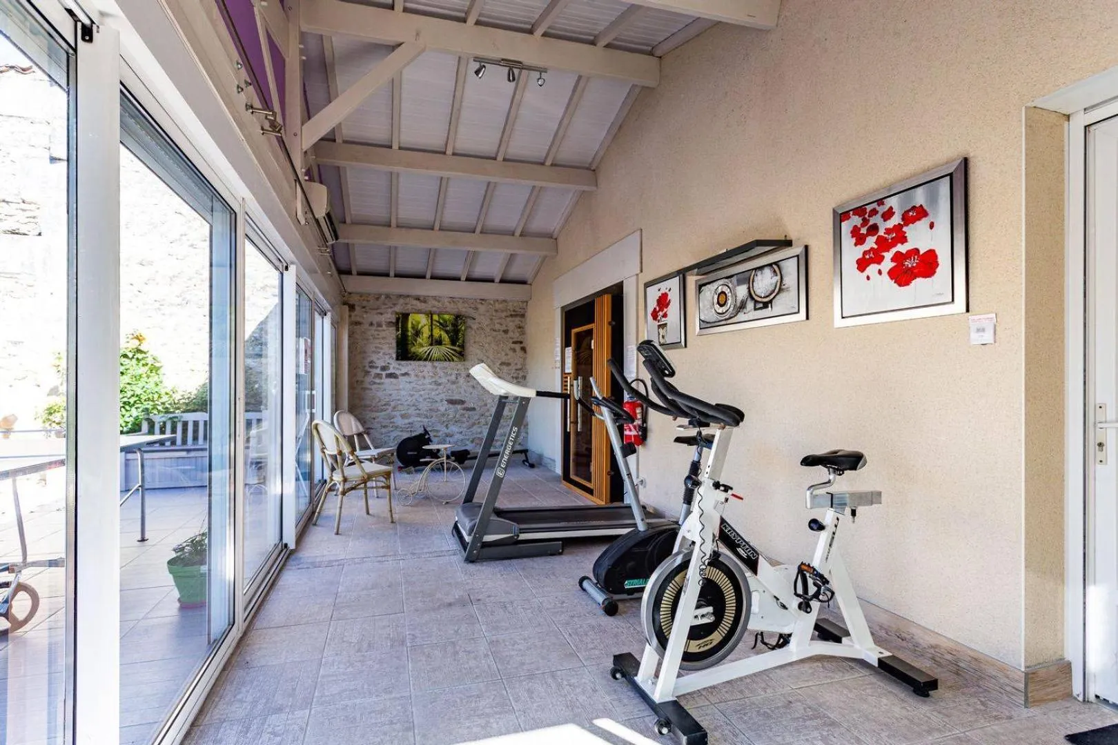 Fitness centre/facilities in Logis Hôtel L'Oliveraie