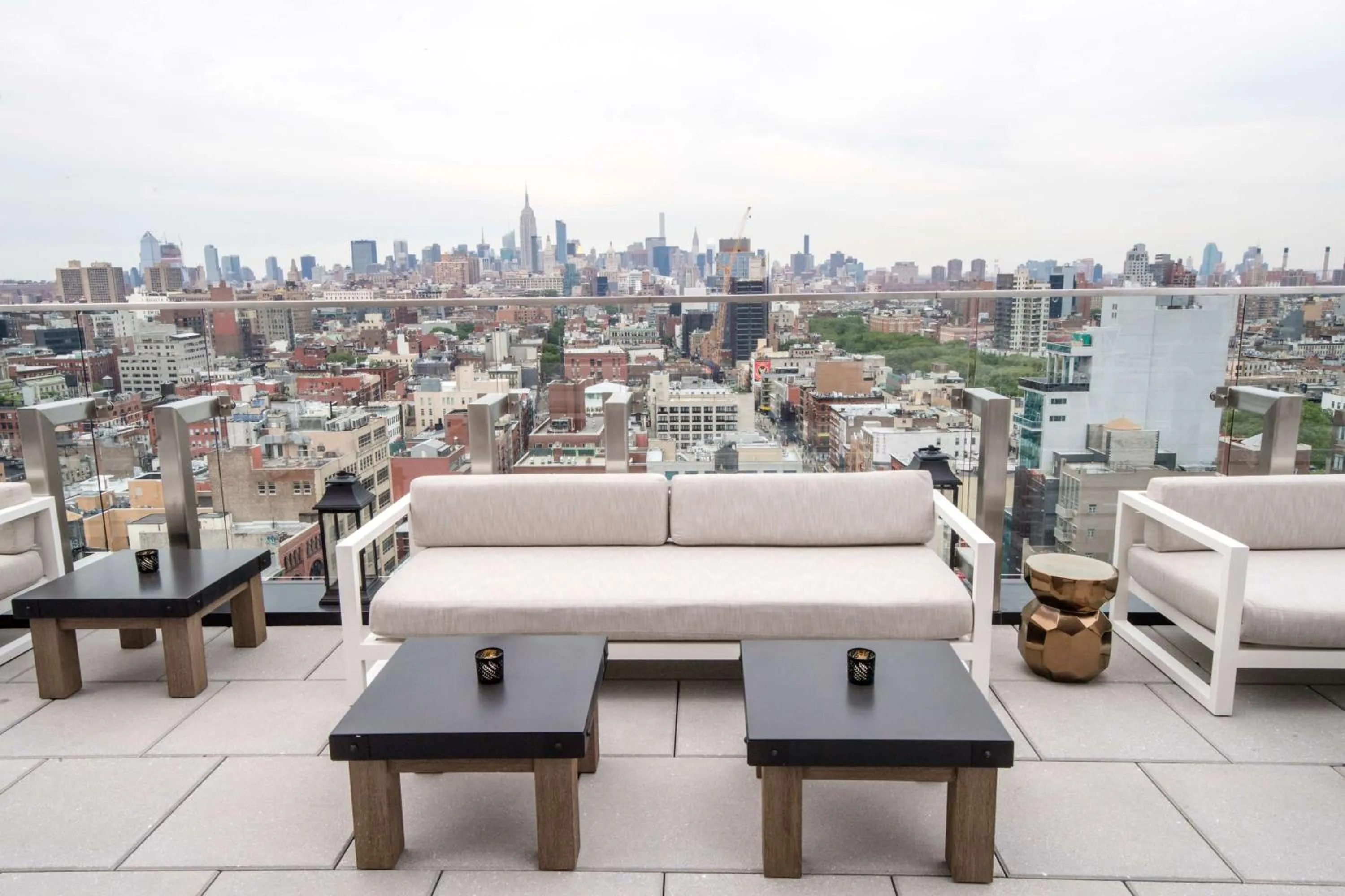 Lounge or bar in Hotel 50 Bowery, part of JdV by Hyatt