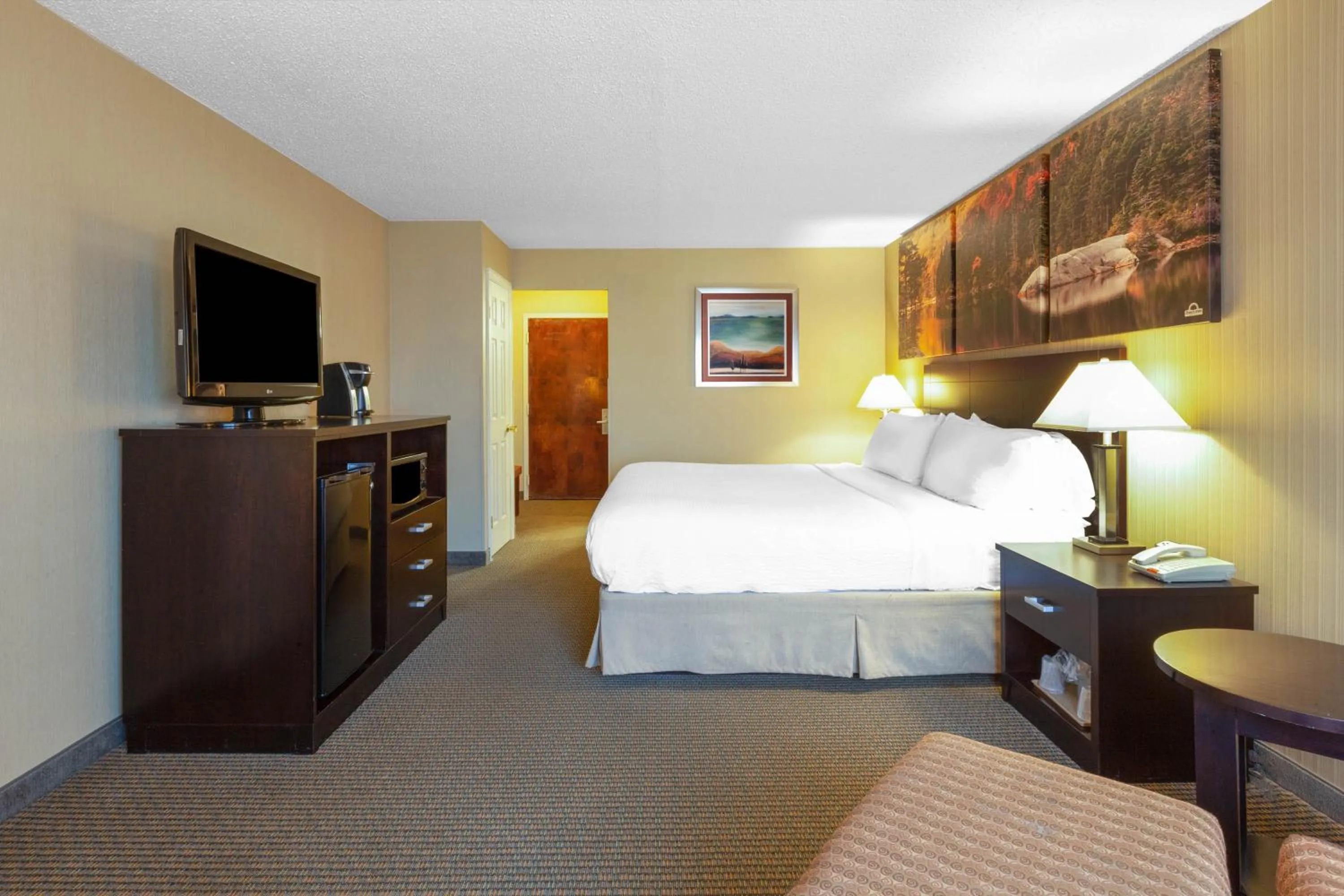Bed in Days Inn by Wyndham Plattsburgh