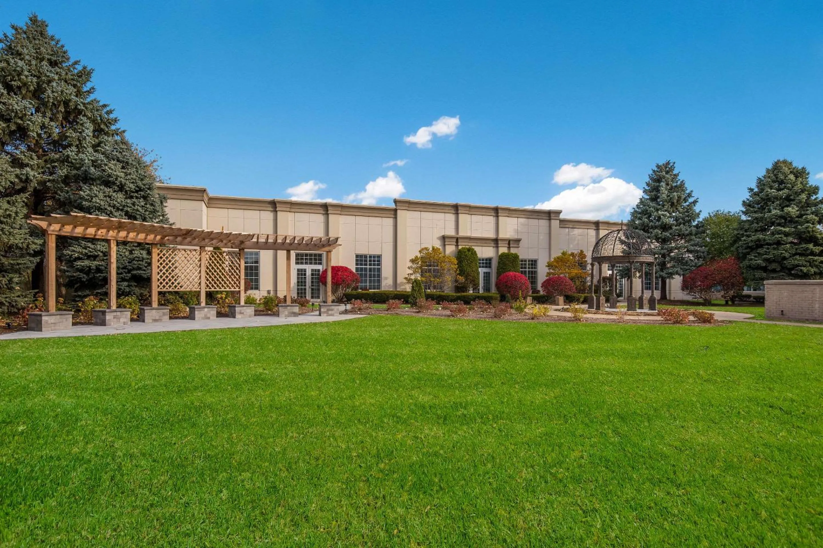 Property building in Clarion Hotel & Convention Center Joliet