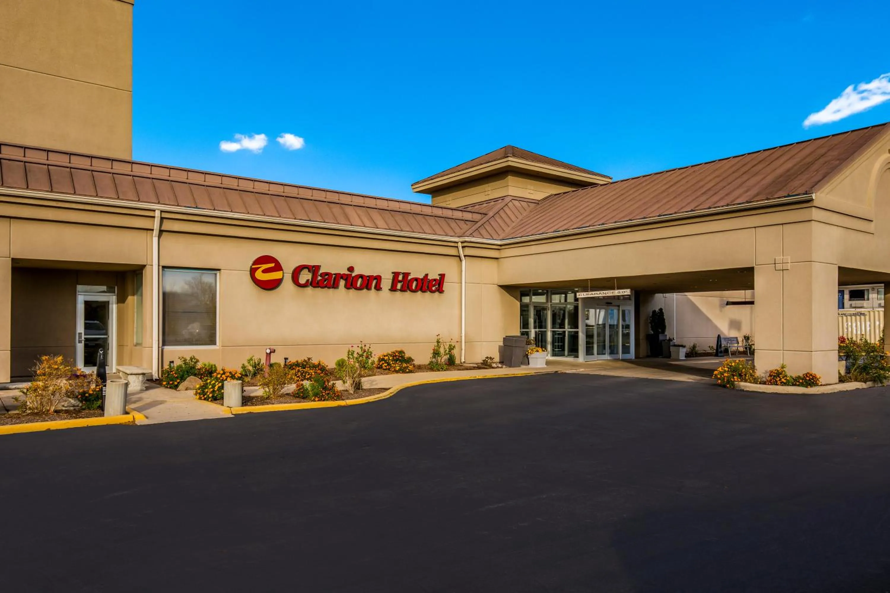 Property building in Clarion Hotel & Convention Center Joliet
