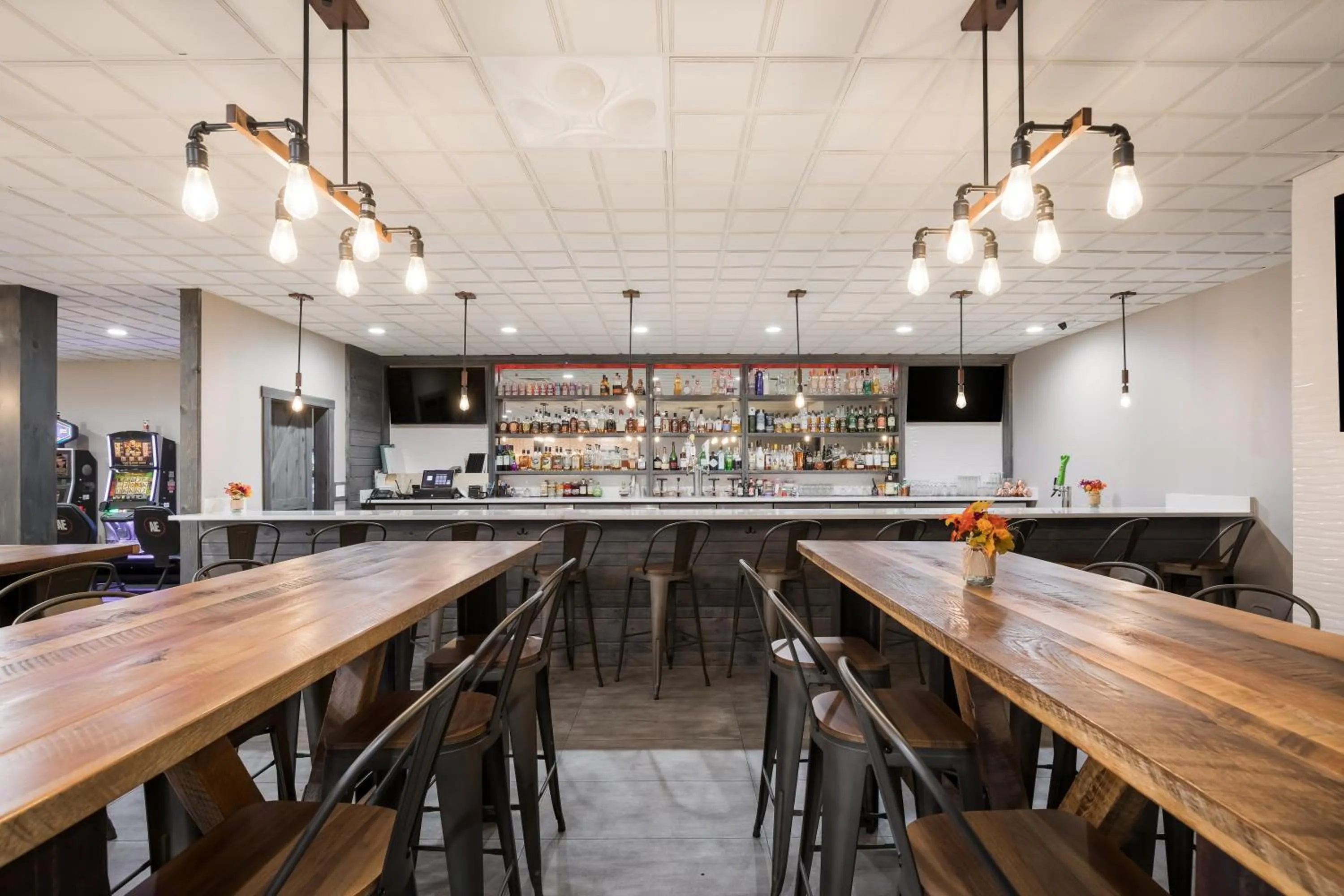 Lounge or bar in Clarion Hotel & Convention Center Joliet