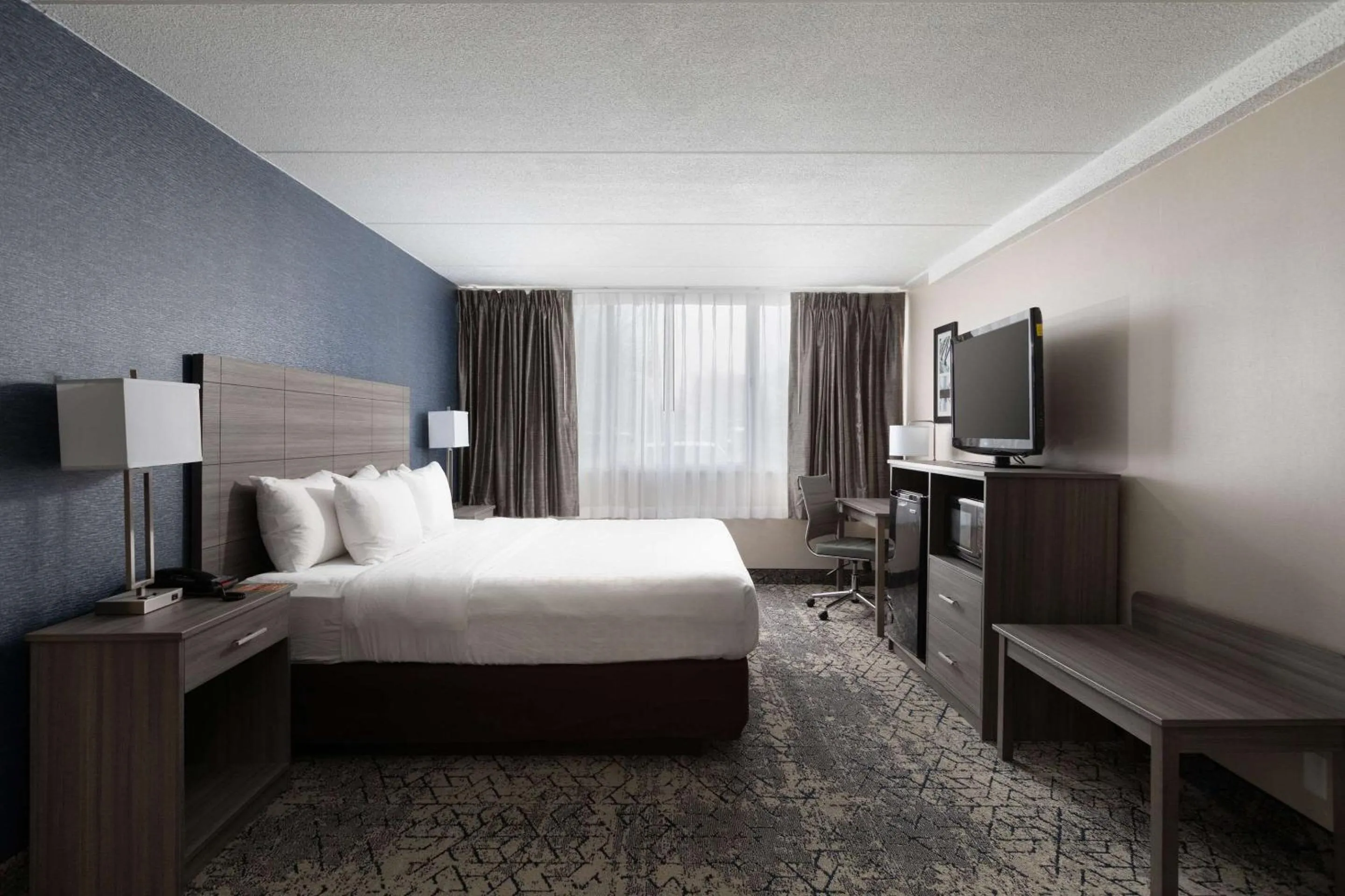 Bedroom, Bed in Clarion Hotel & Convention Center Joliet