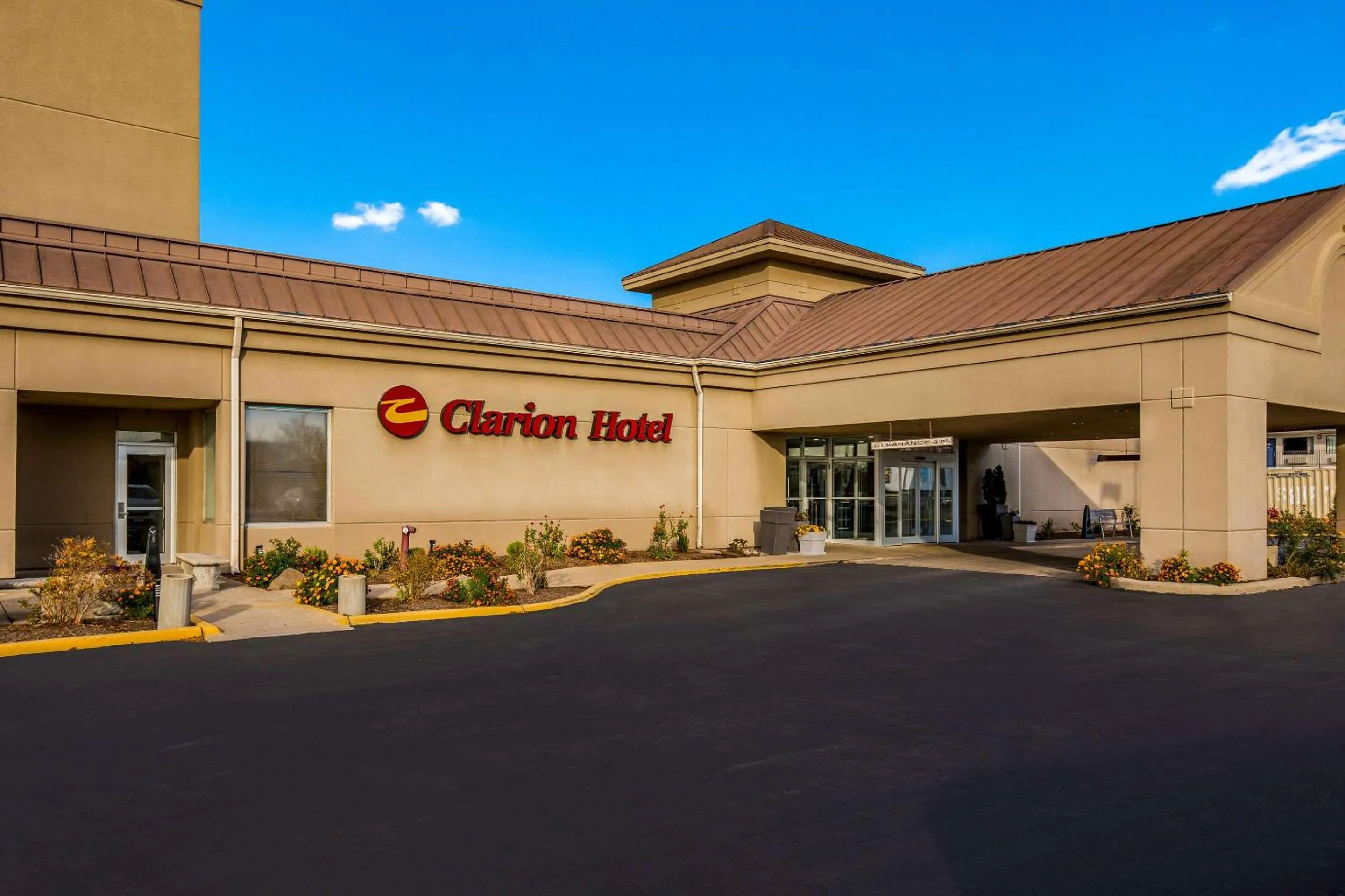 Property building in Clarion Hotel & Convention Center Joliet
