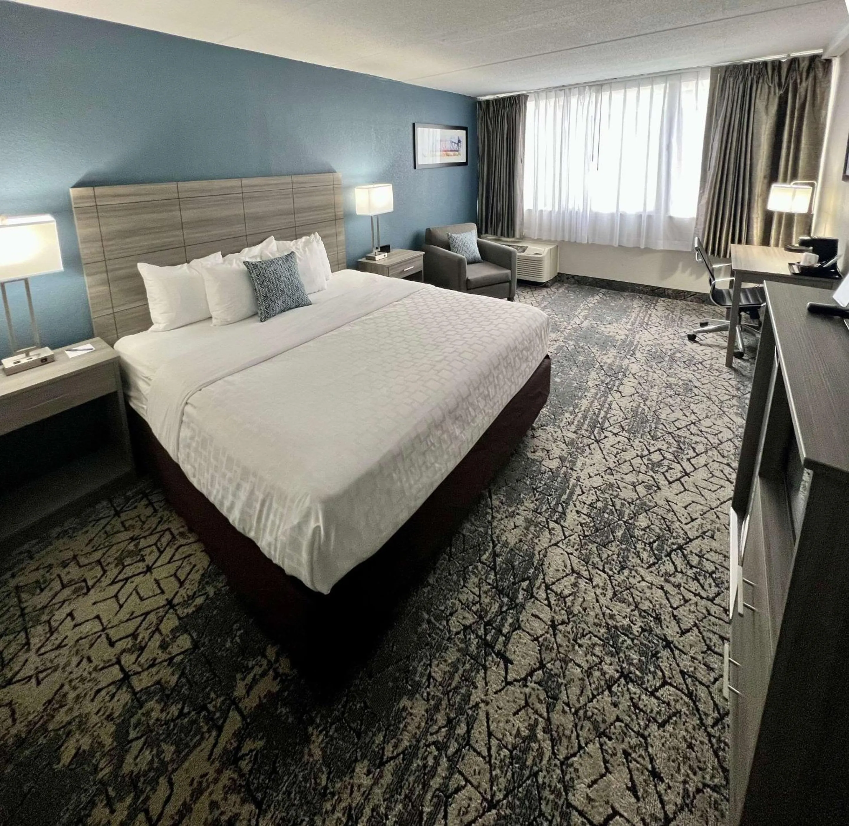 Bedroom, Bed in Clarion Hotel & Convention Center Joliet