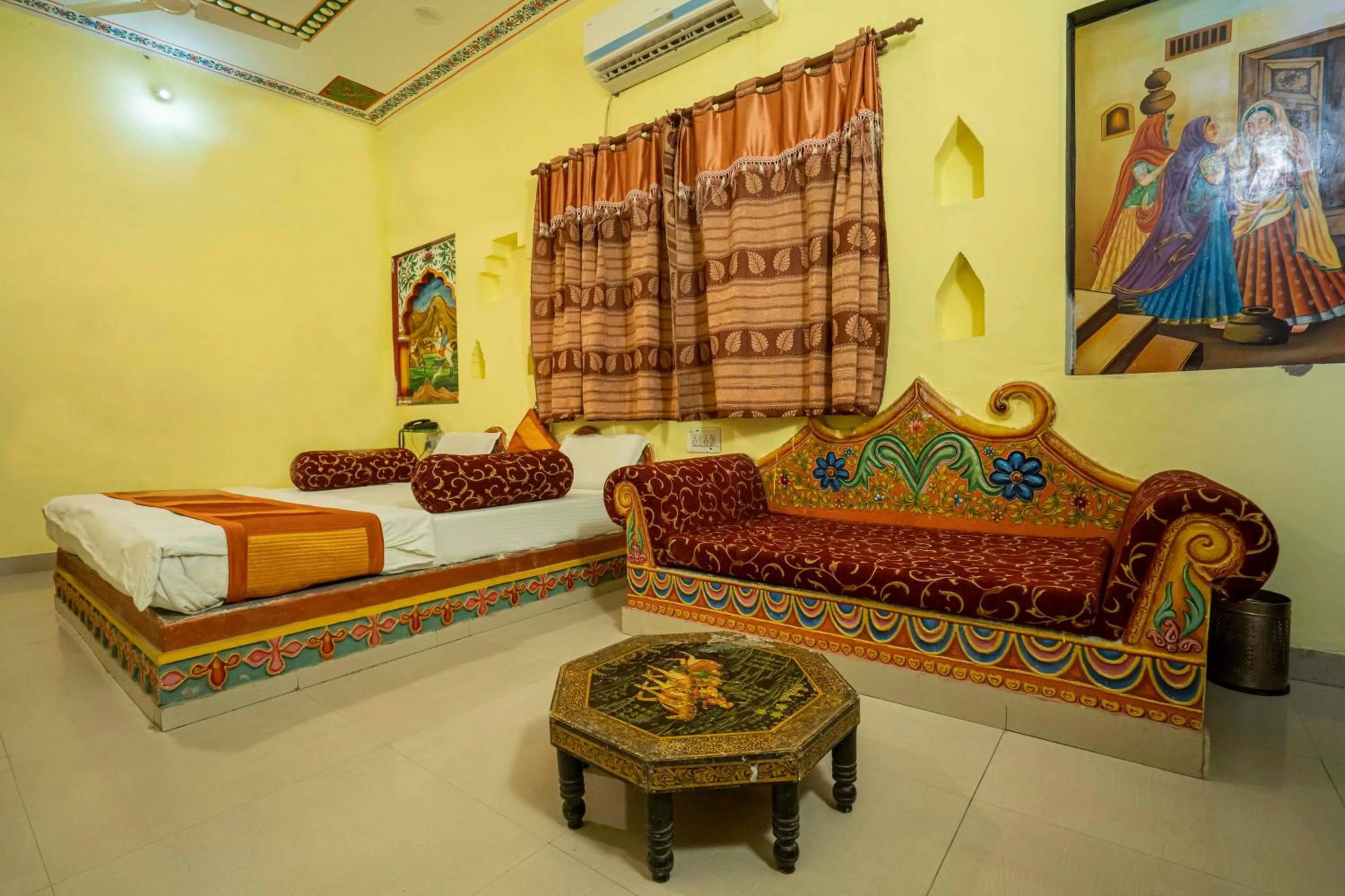 Bed in Swad Ri Dhani, Ajmer