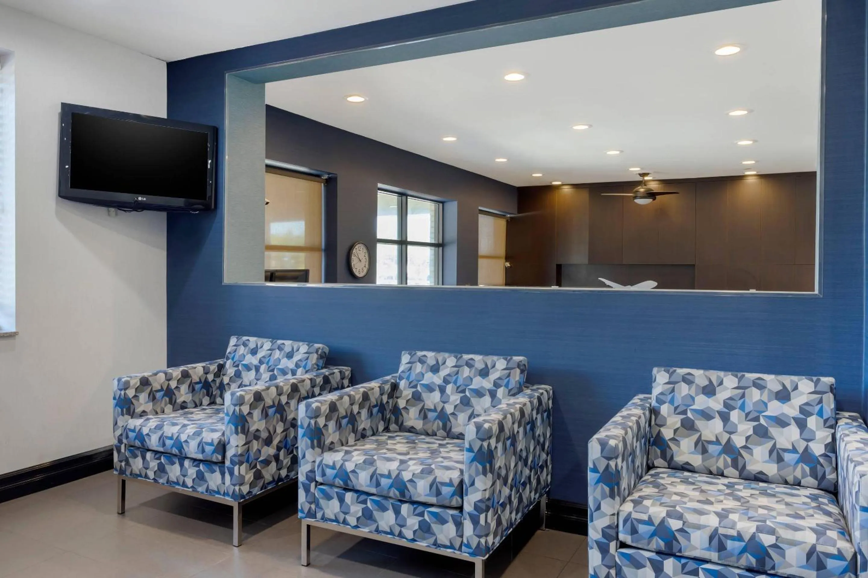 Breakfast in Avion Inn Near LGA Airport, an Ascend Collection Hotel