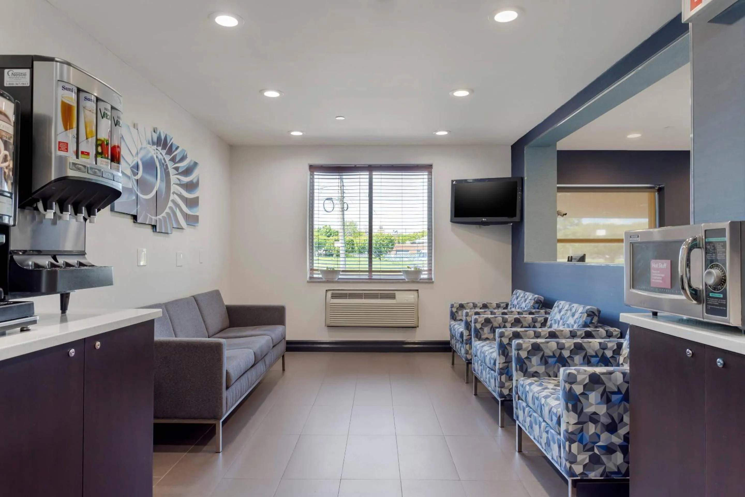 Breakfast in Avion Inn Near LGA Airport, an Ascend Collection Hotel