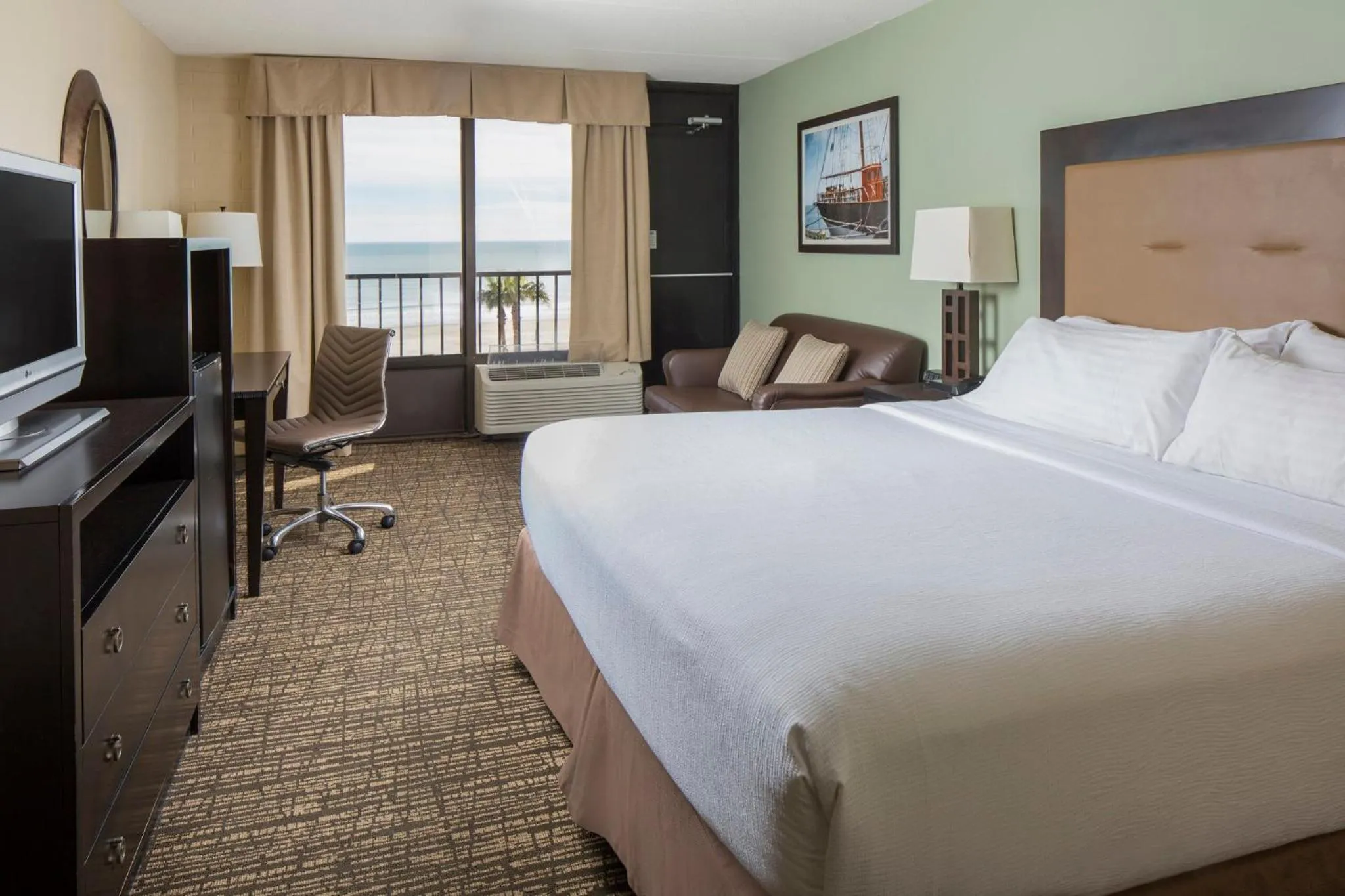 Photo of the whole room, Bed in Holiday Inn Resort Galveston - On The Beach by IHG