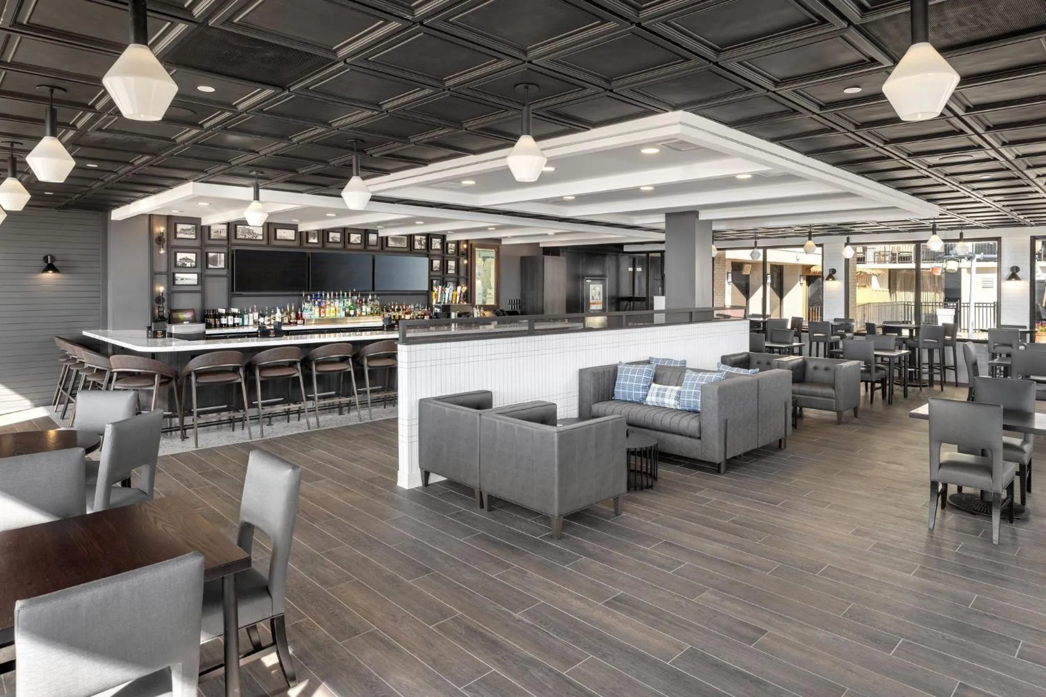 Lounge or bar in Holiday Inn Resort Galveston - On The Beach by IHG