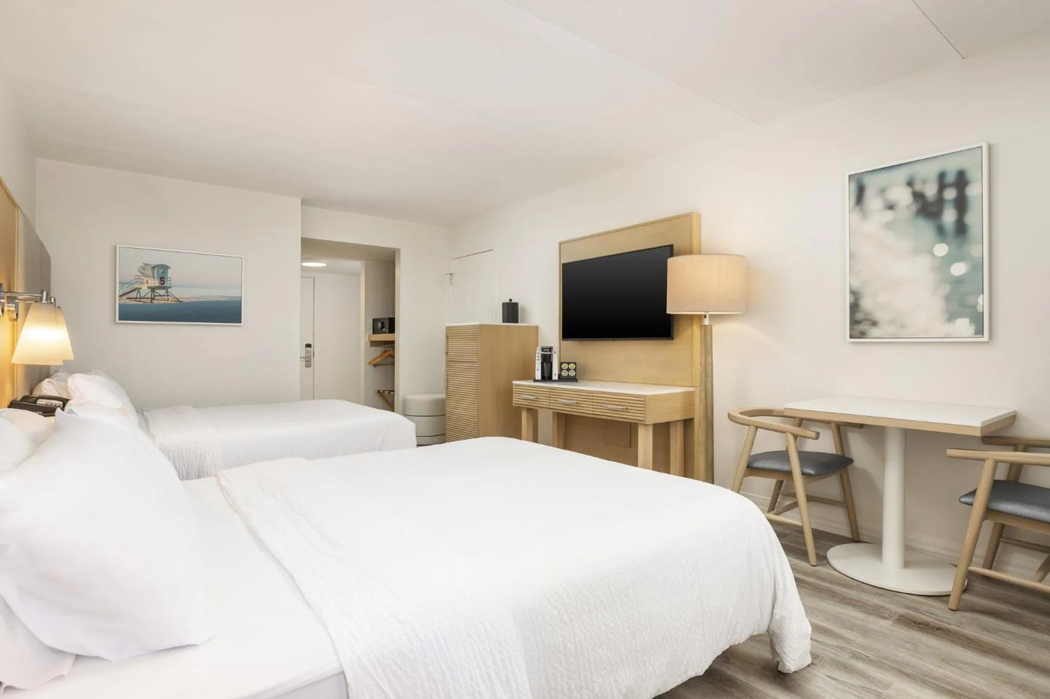 Photo of the whole room, Bed in Holiday Inn Resort Galveston - On The Beach by IHG