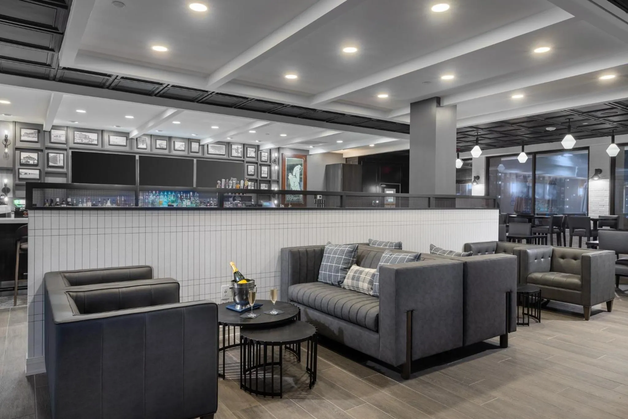 Lounge or bar in Holiday Inn Resort Galveston - On The Beach by IHG