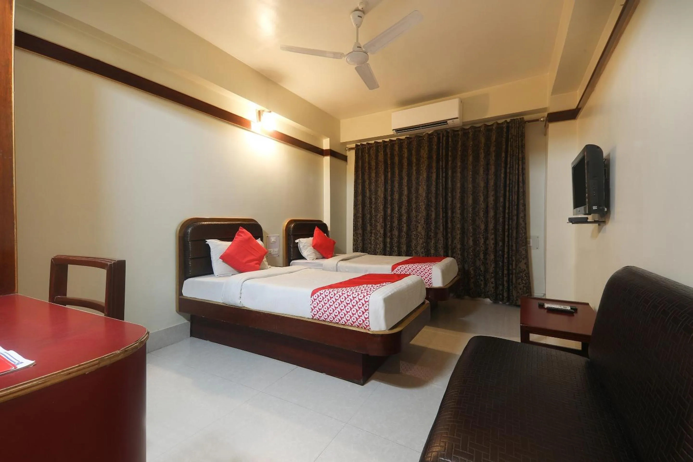 Bedroom in Collection O President