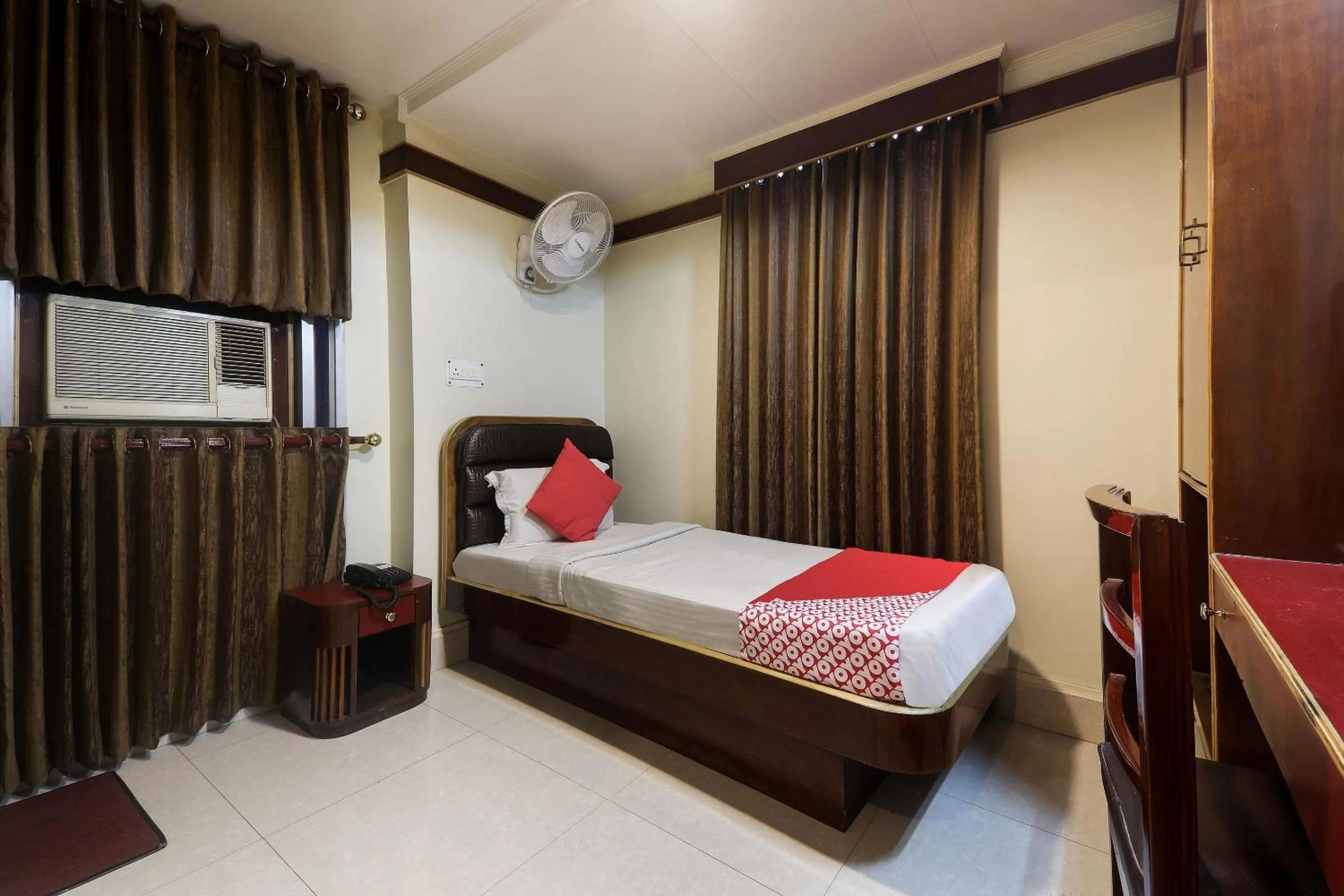 Bedroom in Collection O President