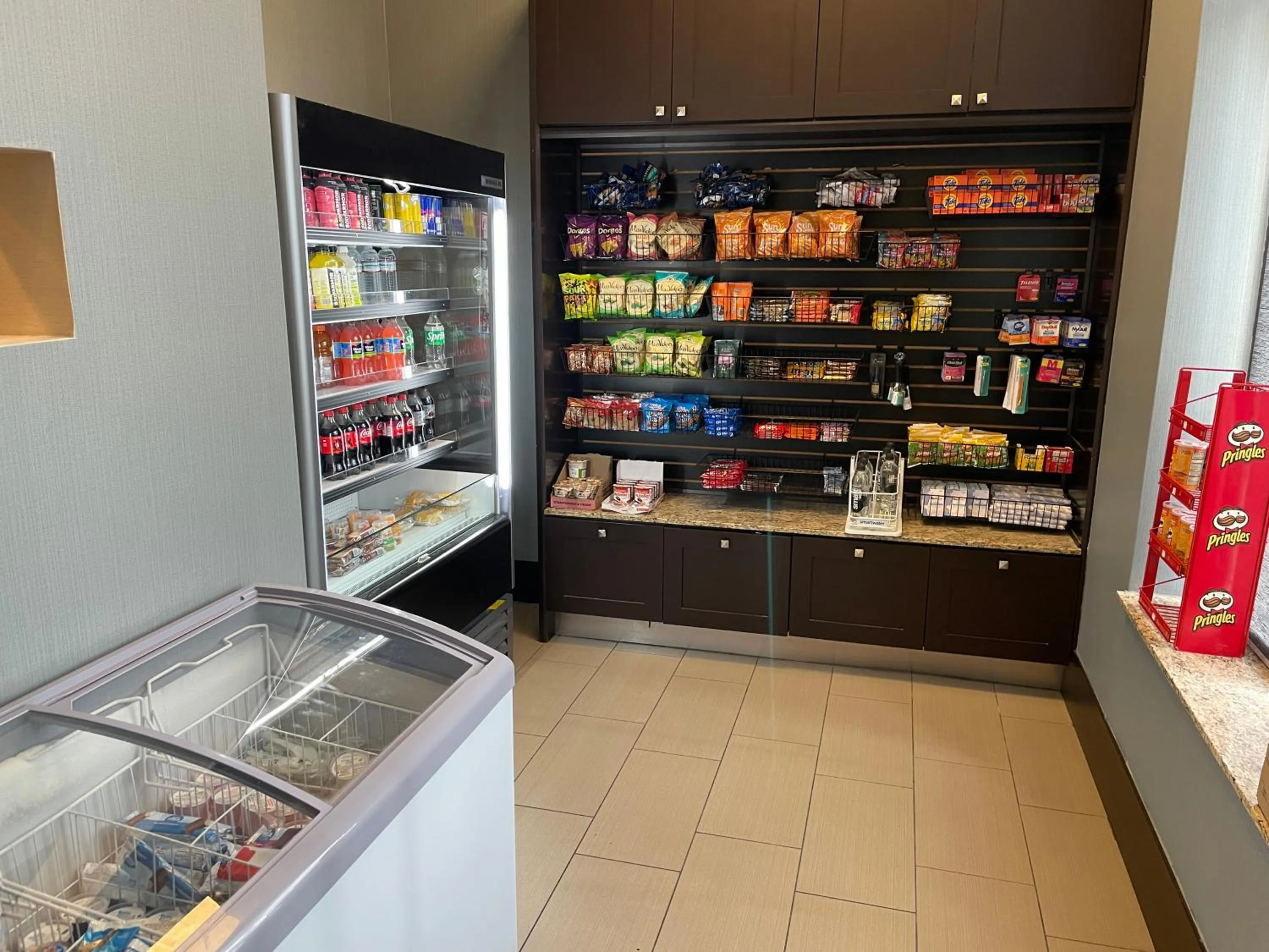 Food and drinks in Holiday Inn Hotel & Suites Chicago Northwest - Elgin by IHG