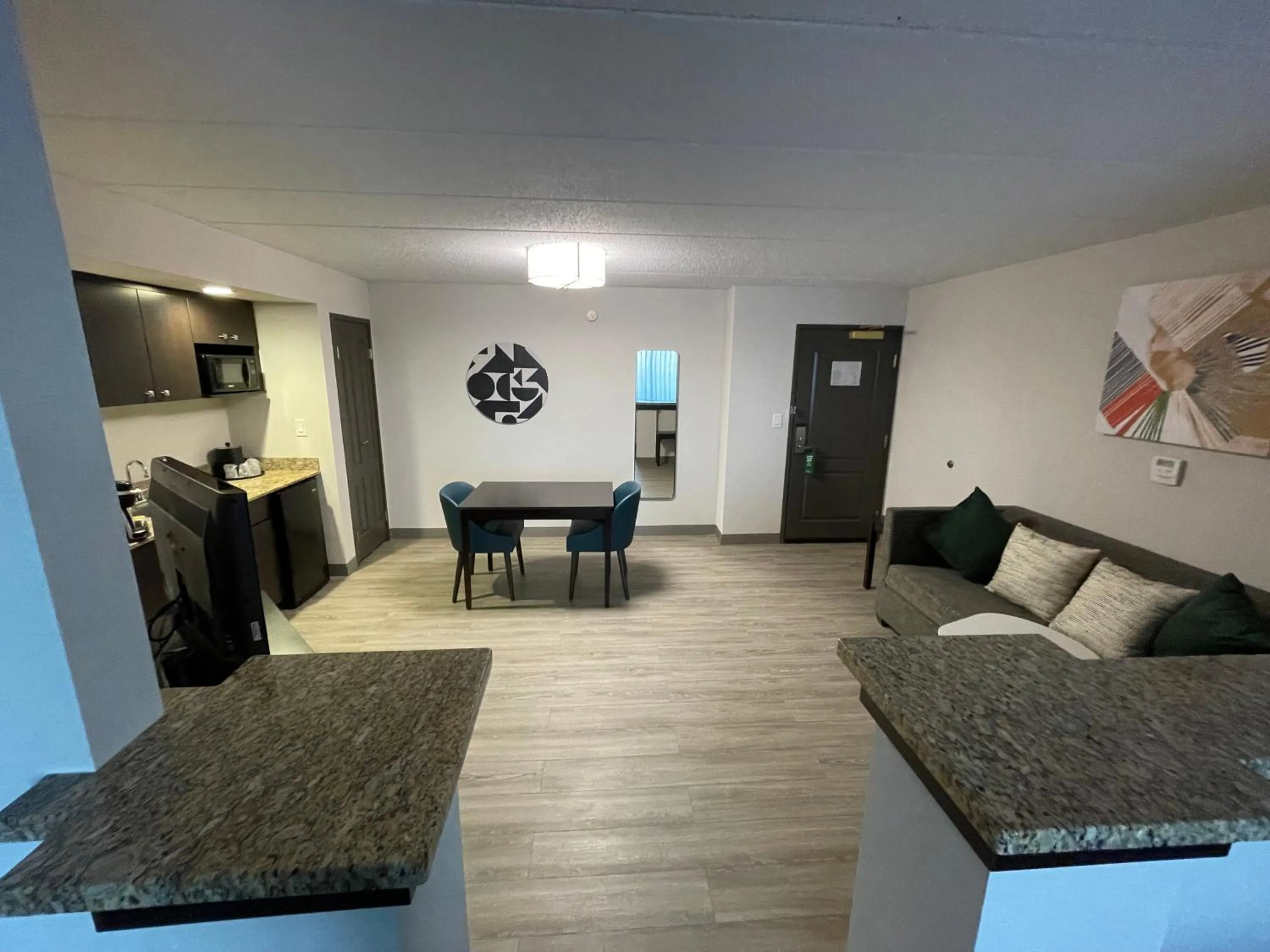 Living room in Holiday Inn Hotel & Suites Chicago Northwest - Elgin by IHG