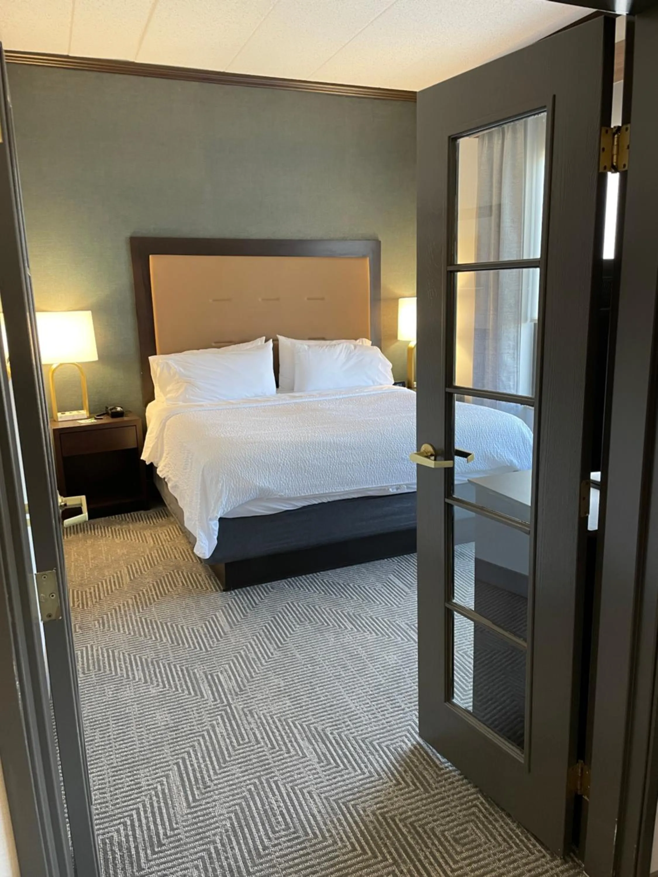 Bedroom, Bed in Holiday Inn Hotel & Suites Chicago Northwest - Elgin by IHG