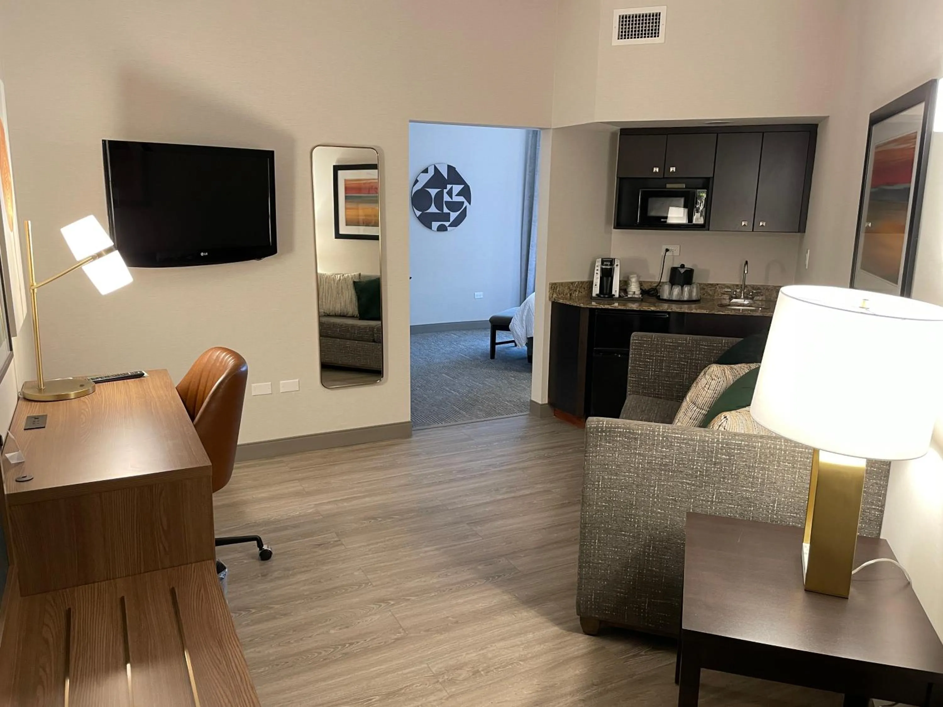 Seating area in Holiday Inn Hotel & Suites Chicago Northwest - Elgin by IHG