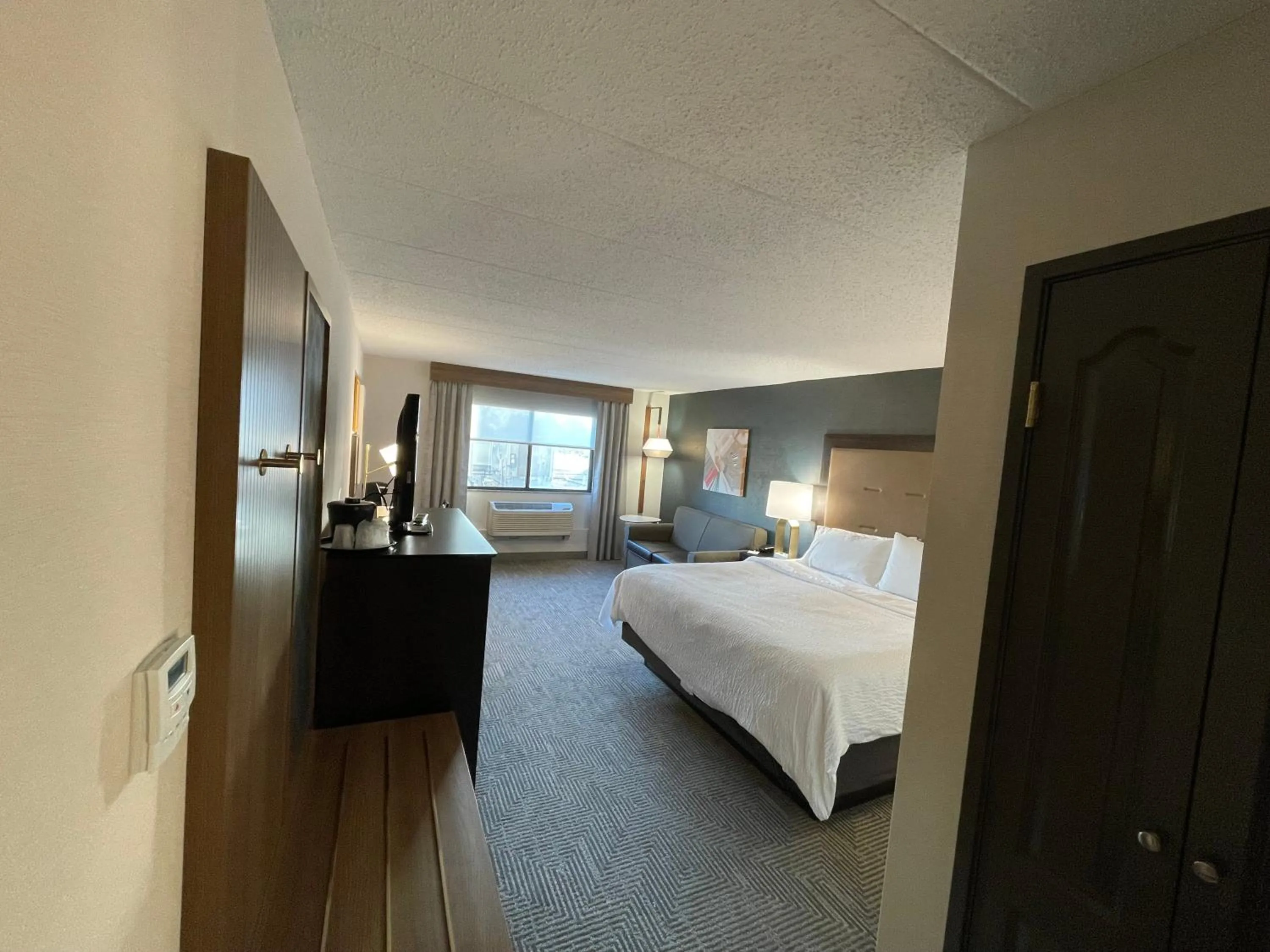 Bedroom, Bed in Holiday Inn Hotel & Suites Chicago Northwest - Elgin by IHG