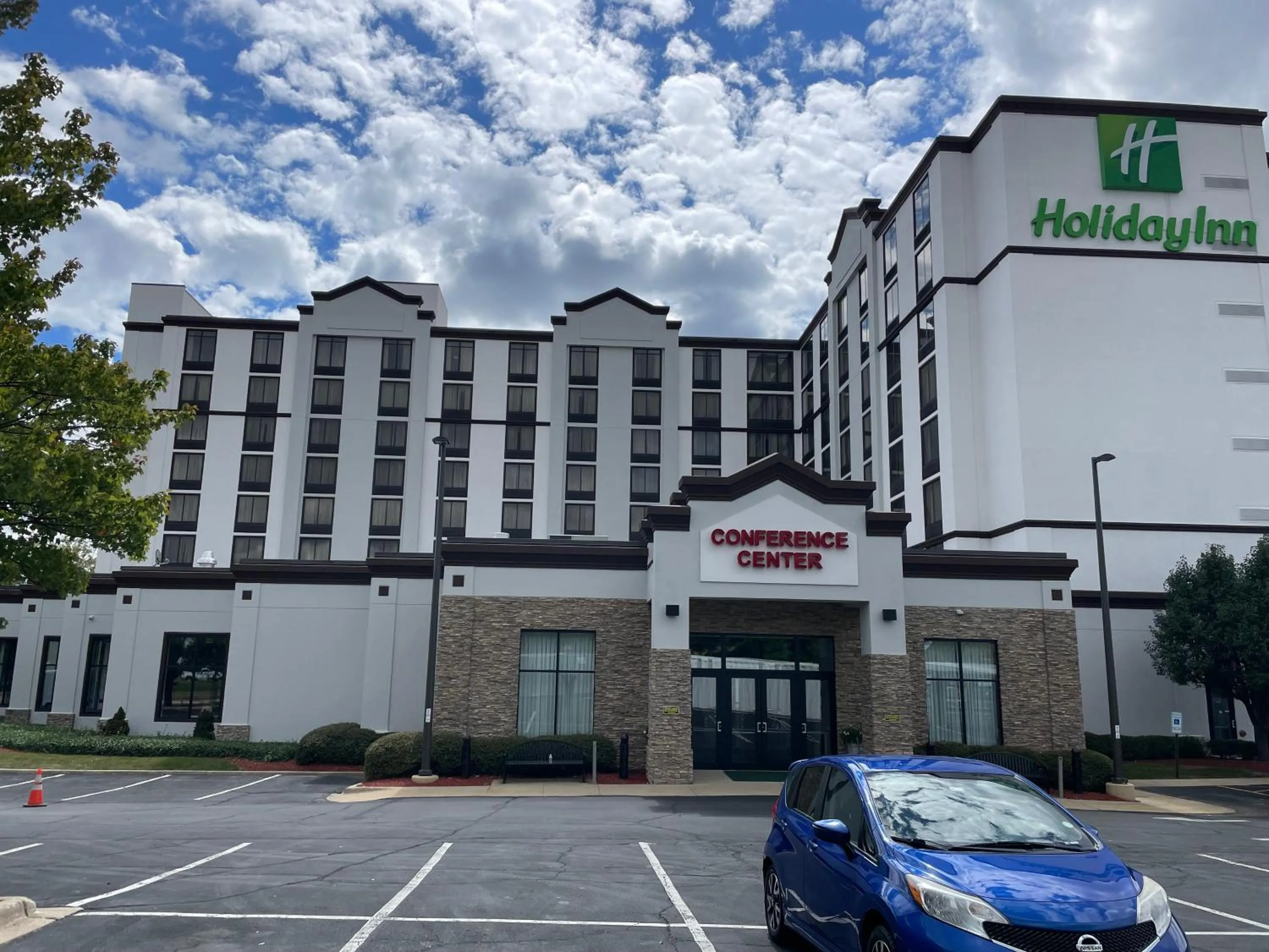 Parking in Holiday Inn Hotel & Suites Chicago Northwest - Elgin by IHG