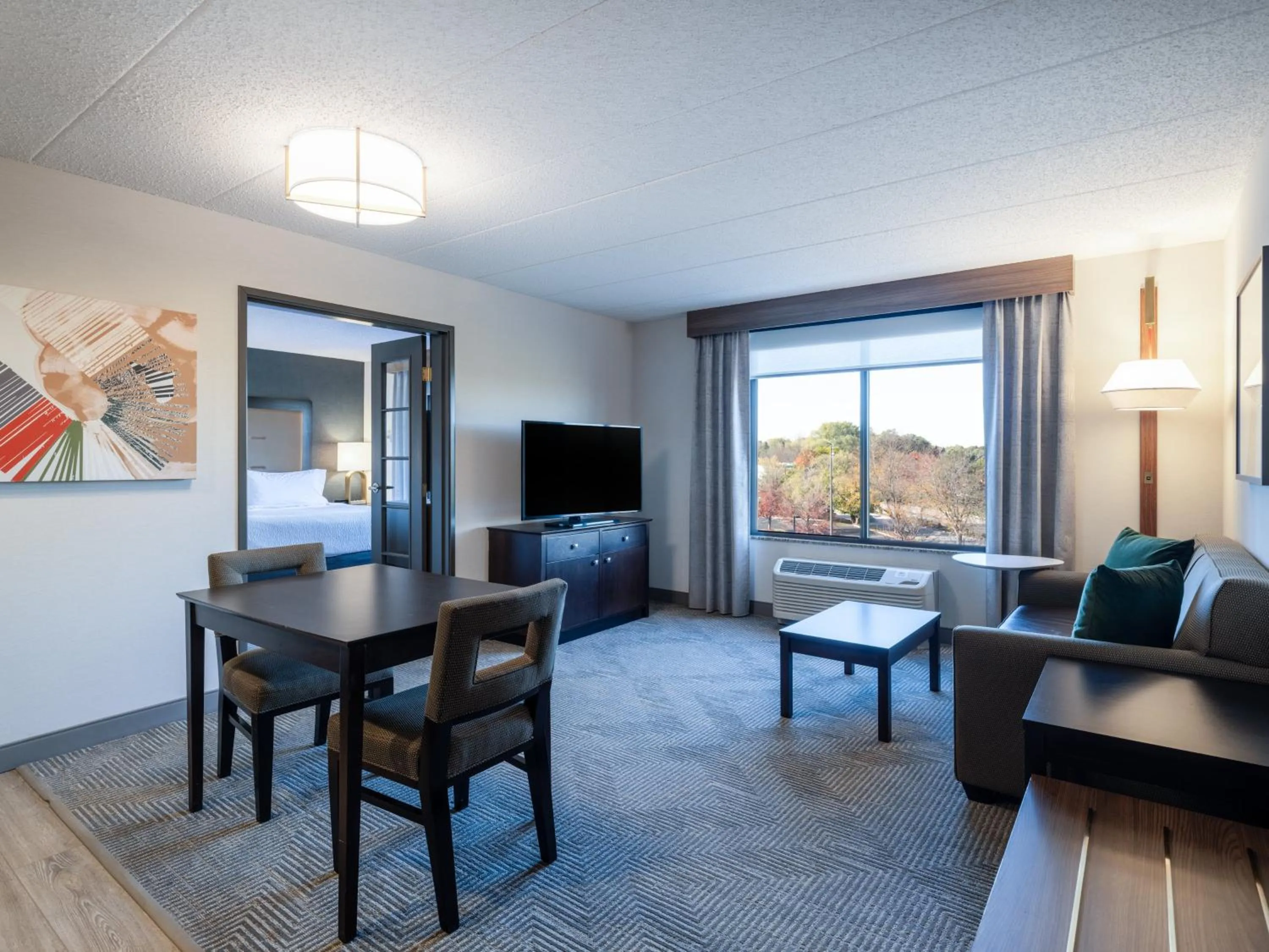 Photo of the whole room in Holiday Inn Hotel & Suites Chicago Northwest - Elgin by IHG