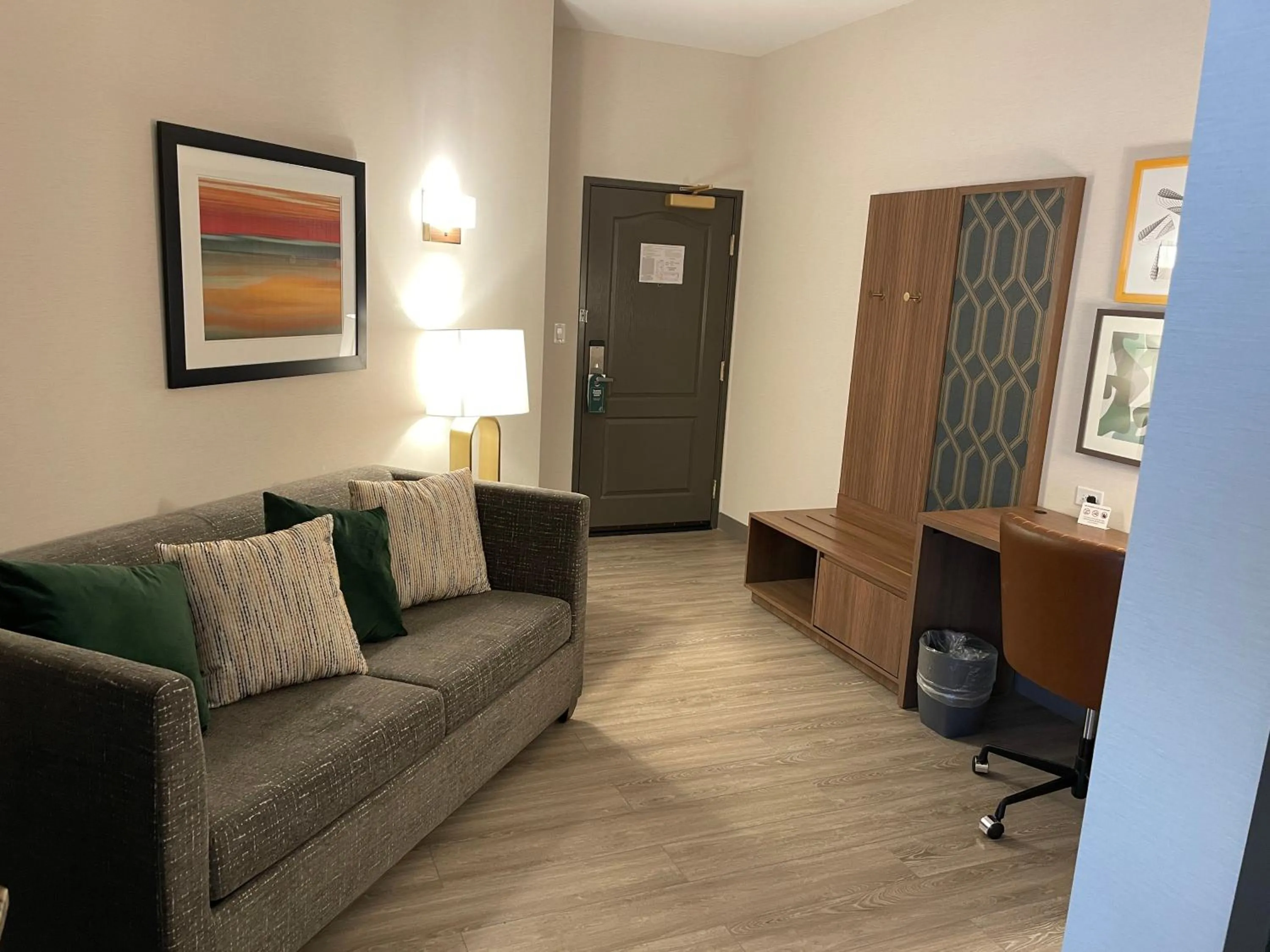 Living room in Holiday Inn Hotel & Suites Chicago Northwest - Elgin by IHG