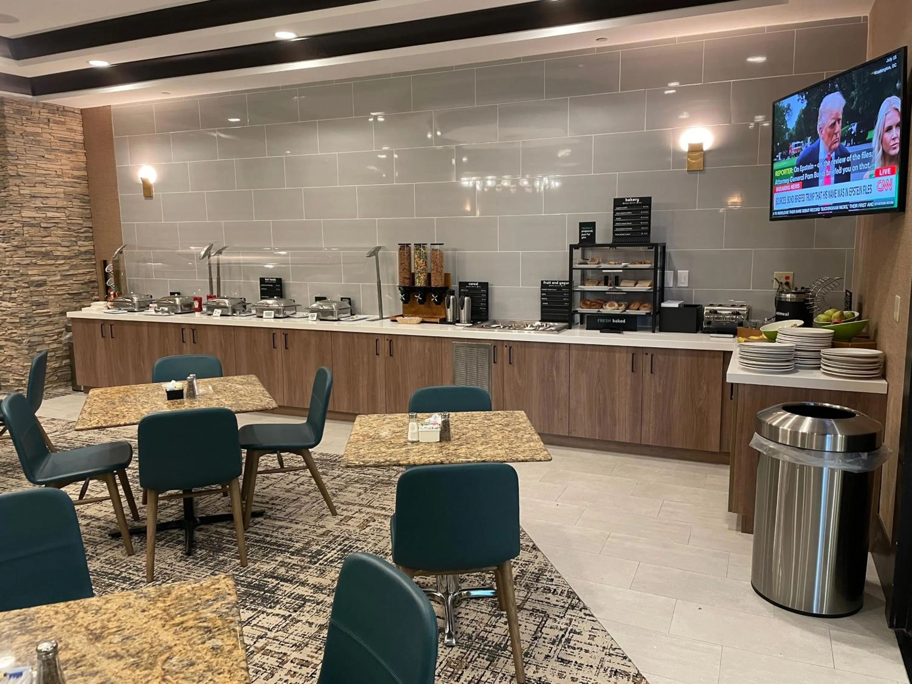 Restaurant/places to eat in Holiday Inn Hotel & Suites Chicago Northwest - Elgin by IHG