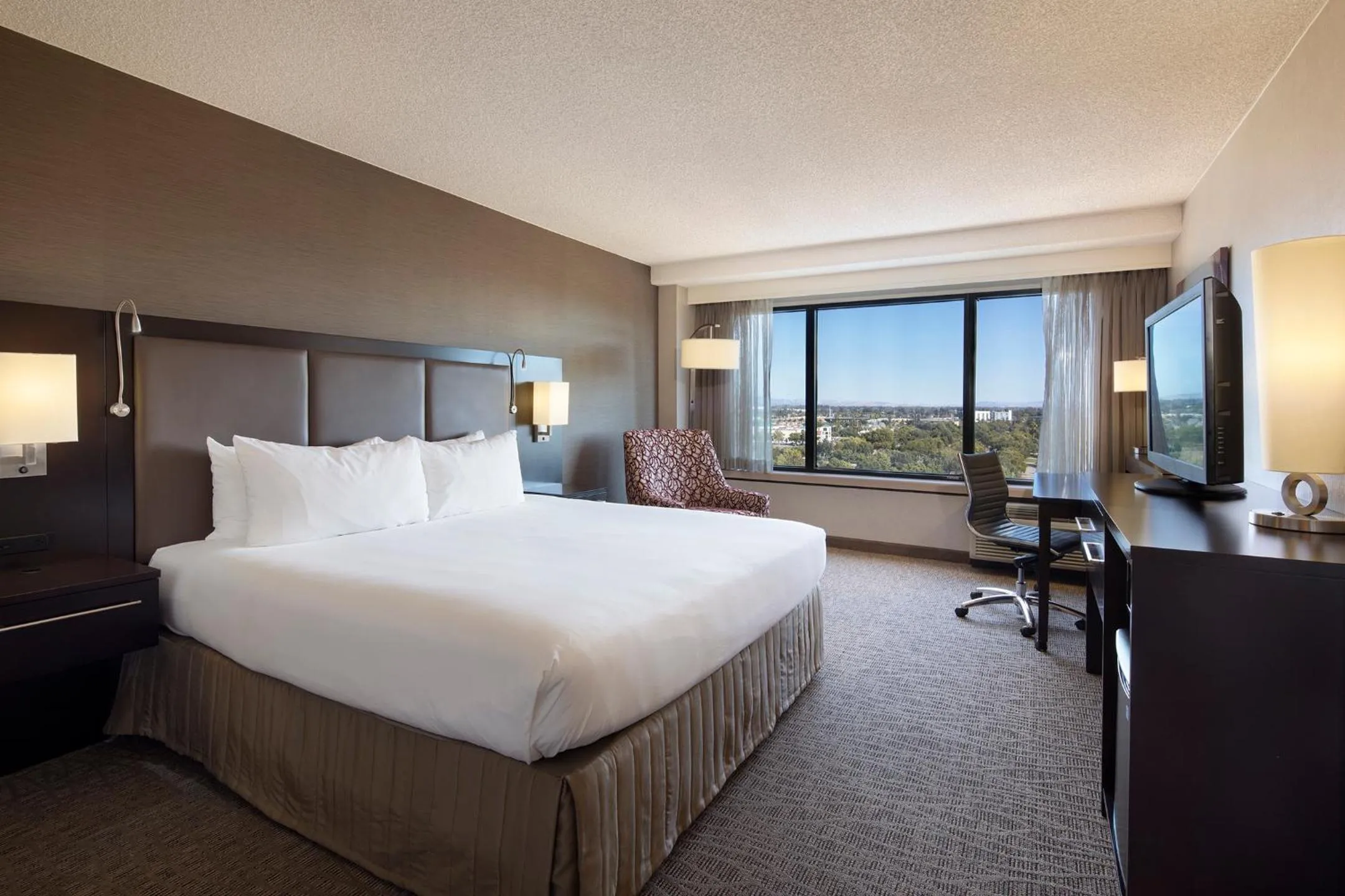 Photo of the whole room, Bed in Sonesta San Jose - Milpitas