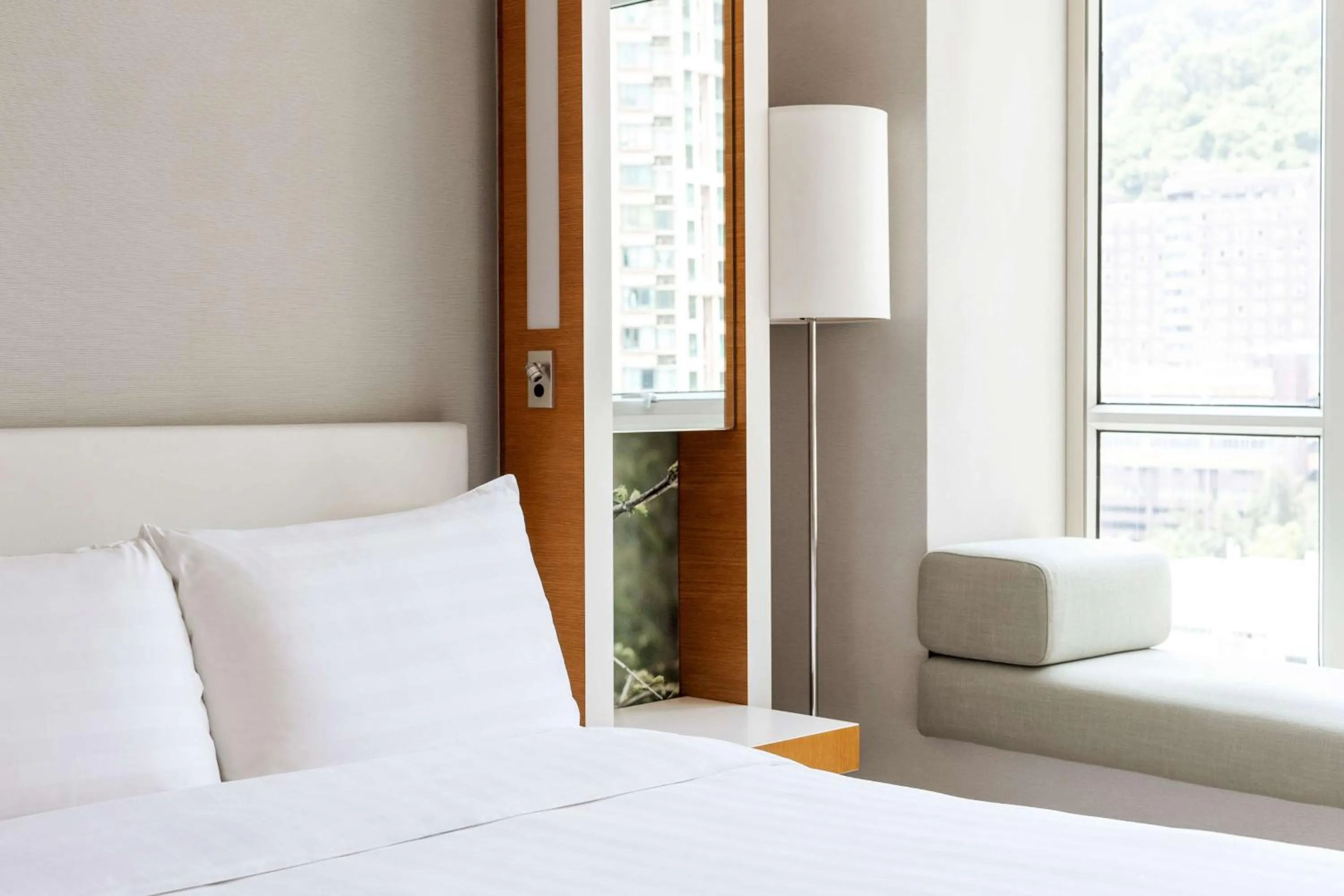 Other, Bed in Jen Hong Kong by Shangri-La