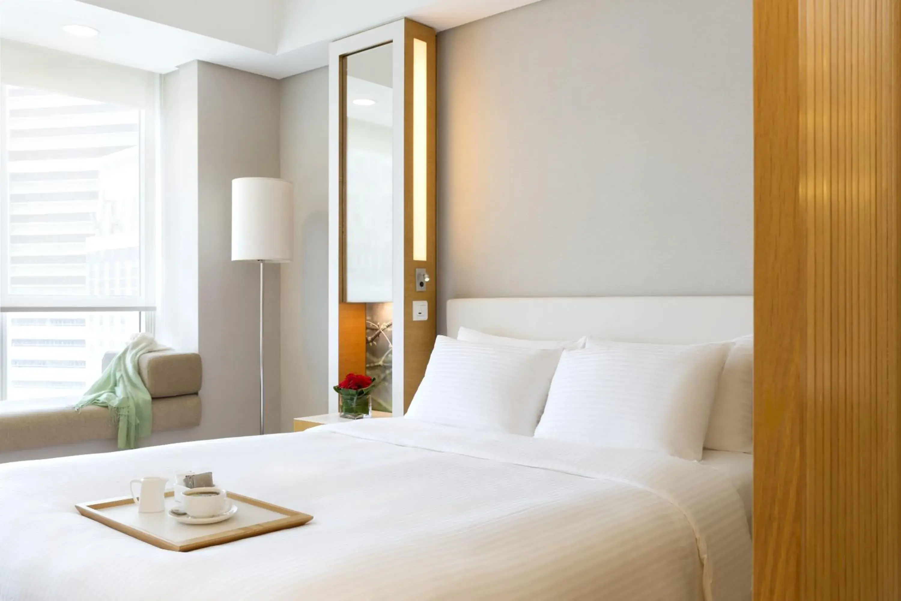 Superior Queen Room with City View in Jen Hong Kong by Shangri-La Superior Queen Room with City View in Jen Hong Kong by Shangri-La